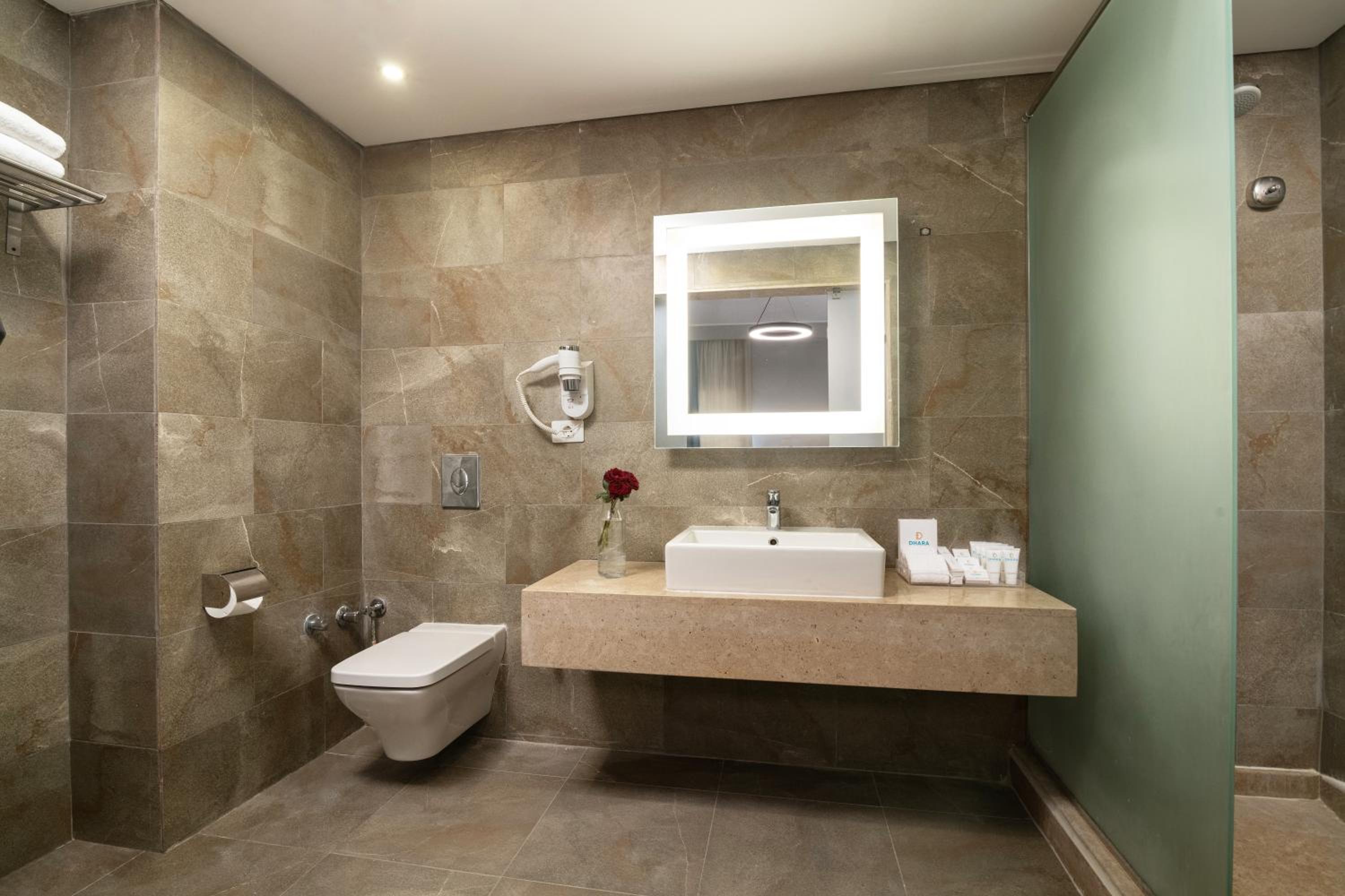 Suite with City View - Photo 4