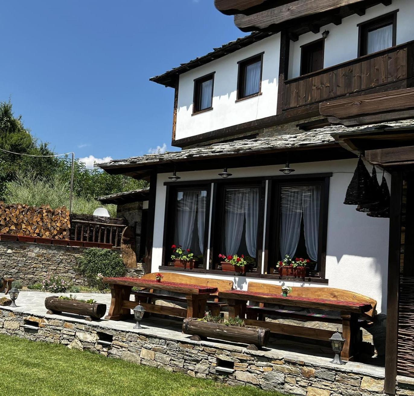 Eight-Bedroom House photo 3