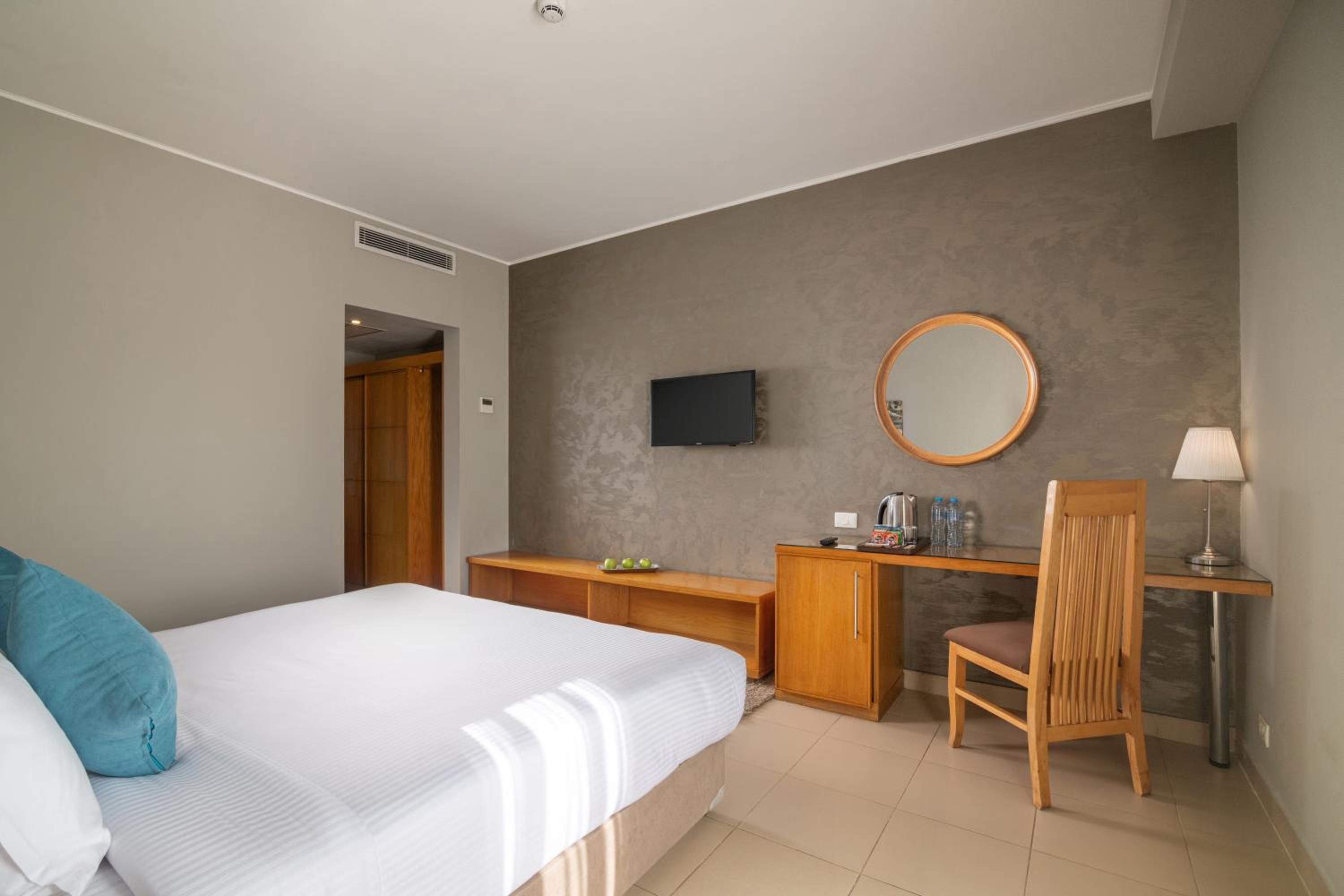 Deluxe King Room - Photo 3