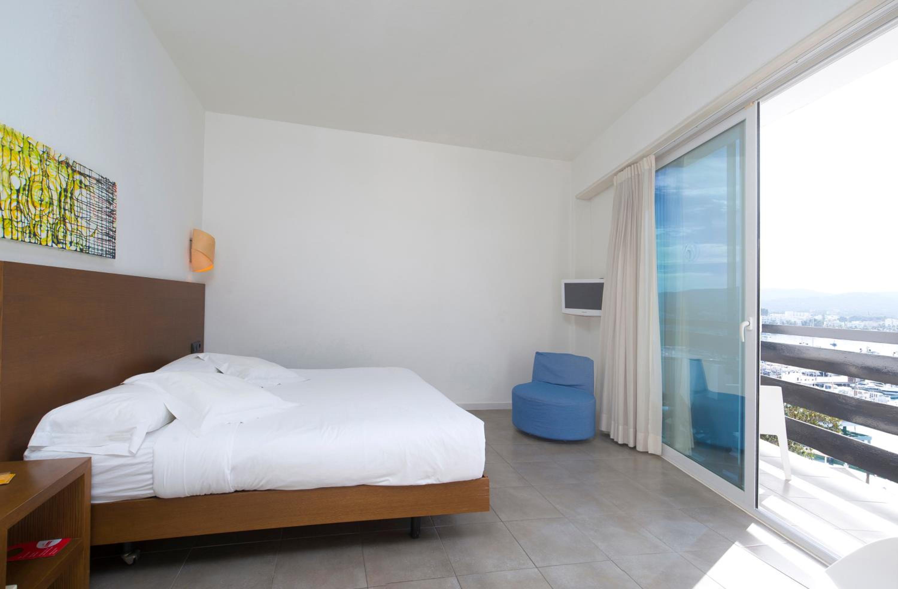 Double or Twin Room with Sea View photo 3