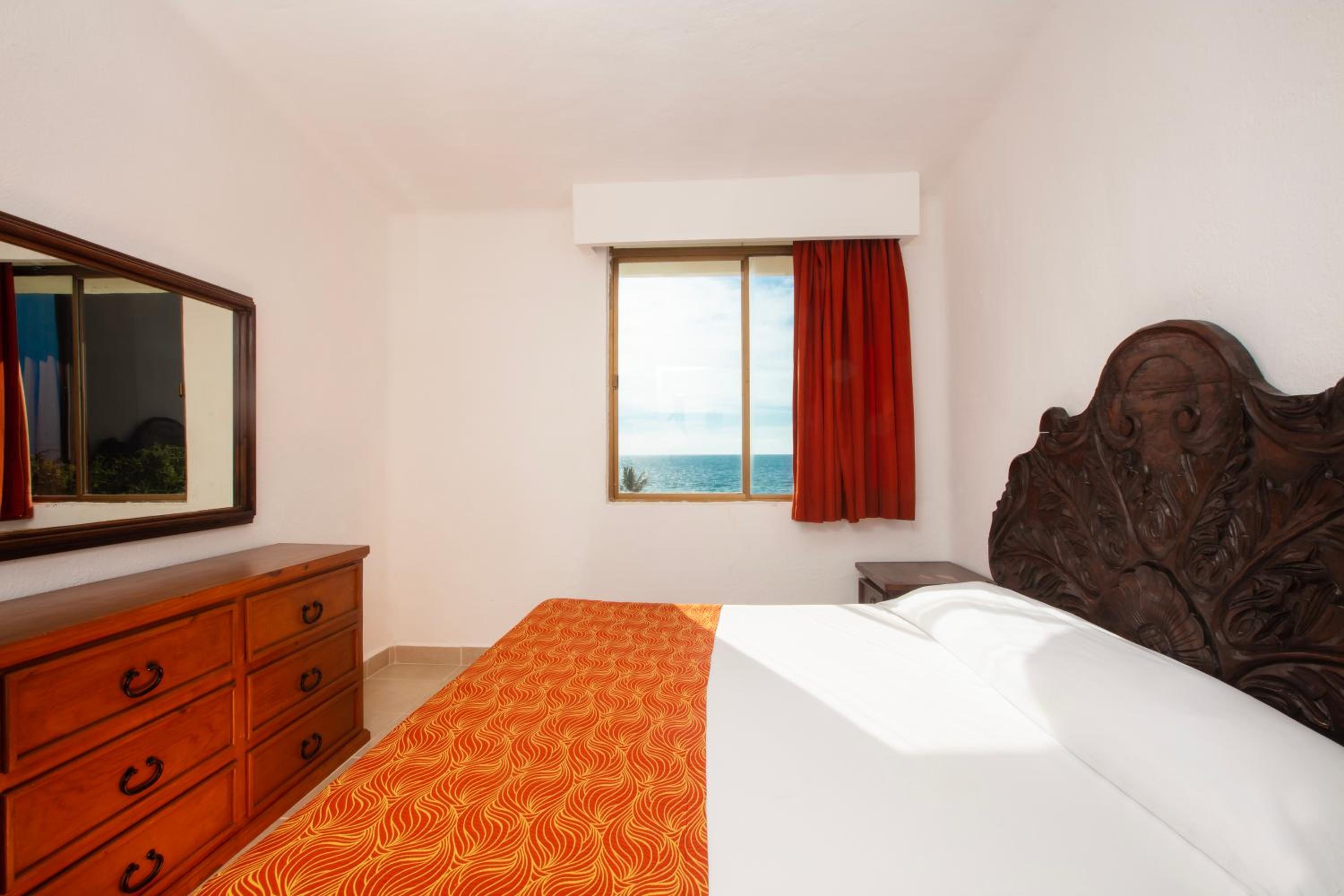 Two-Bedroom Suite - Photo 8