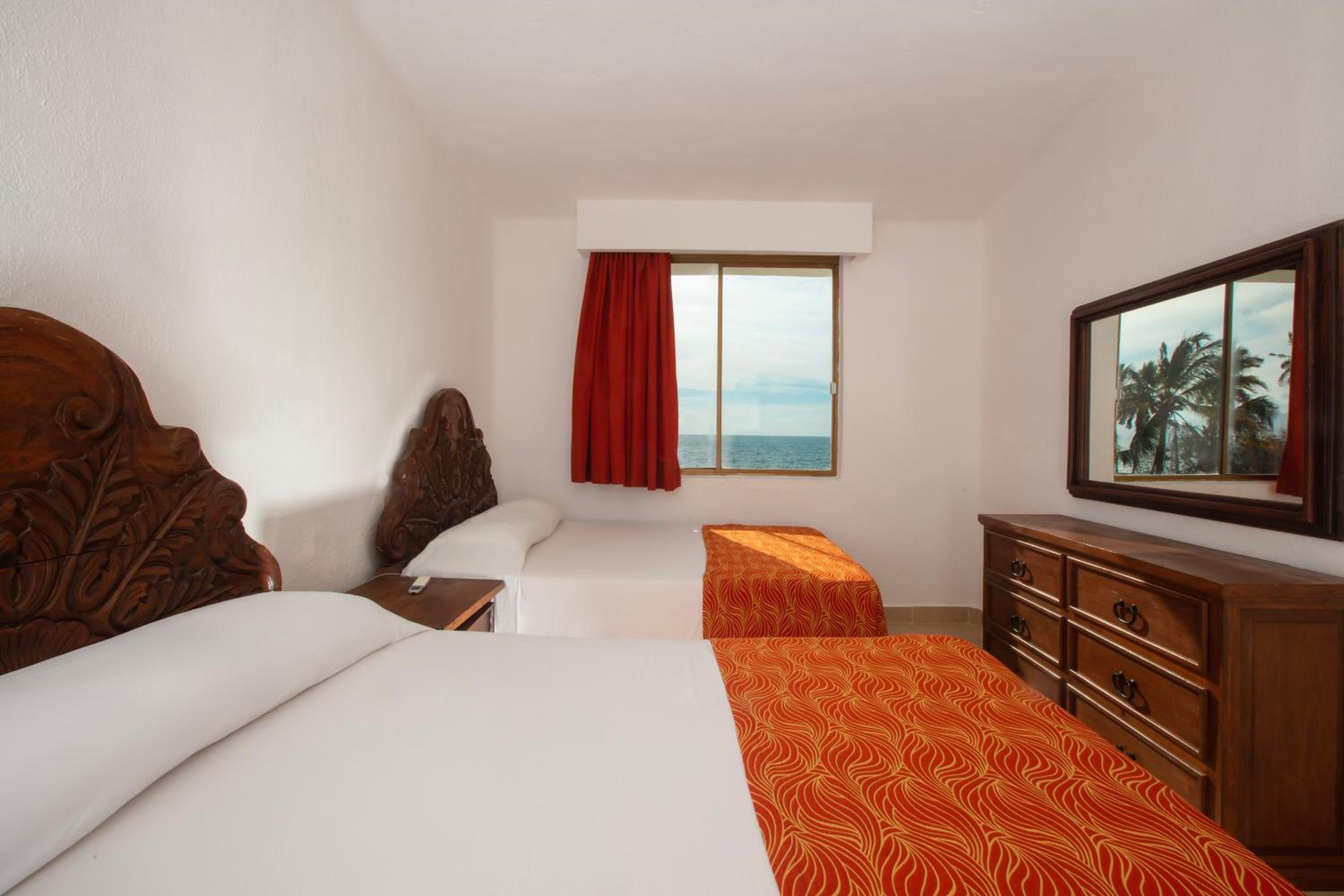 Two-Bedroom Suite - Photo 7