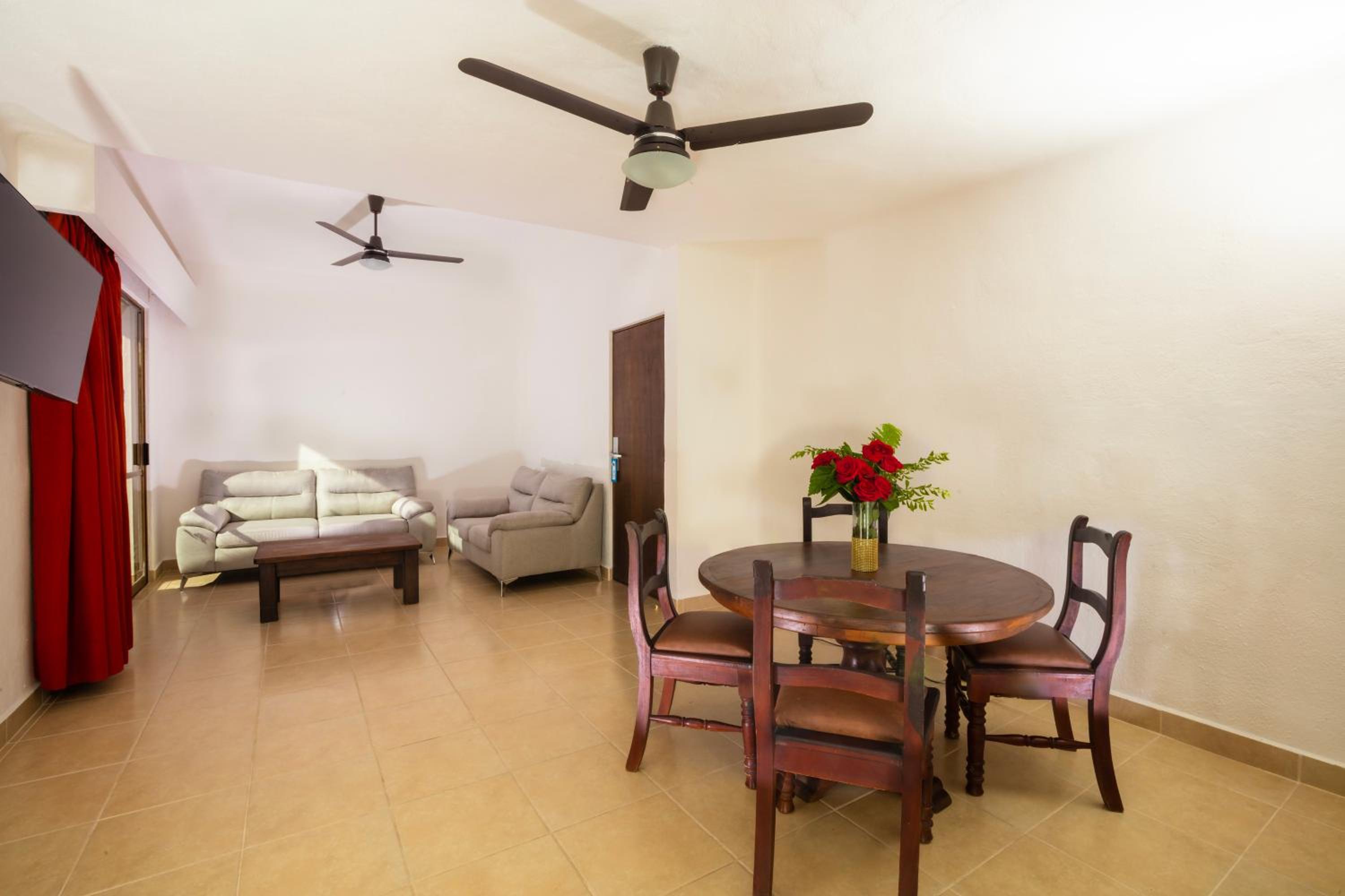 Two-Bedroom Suite - Photo 4