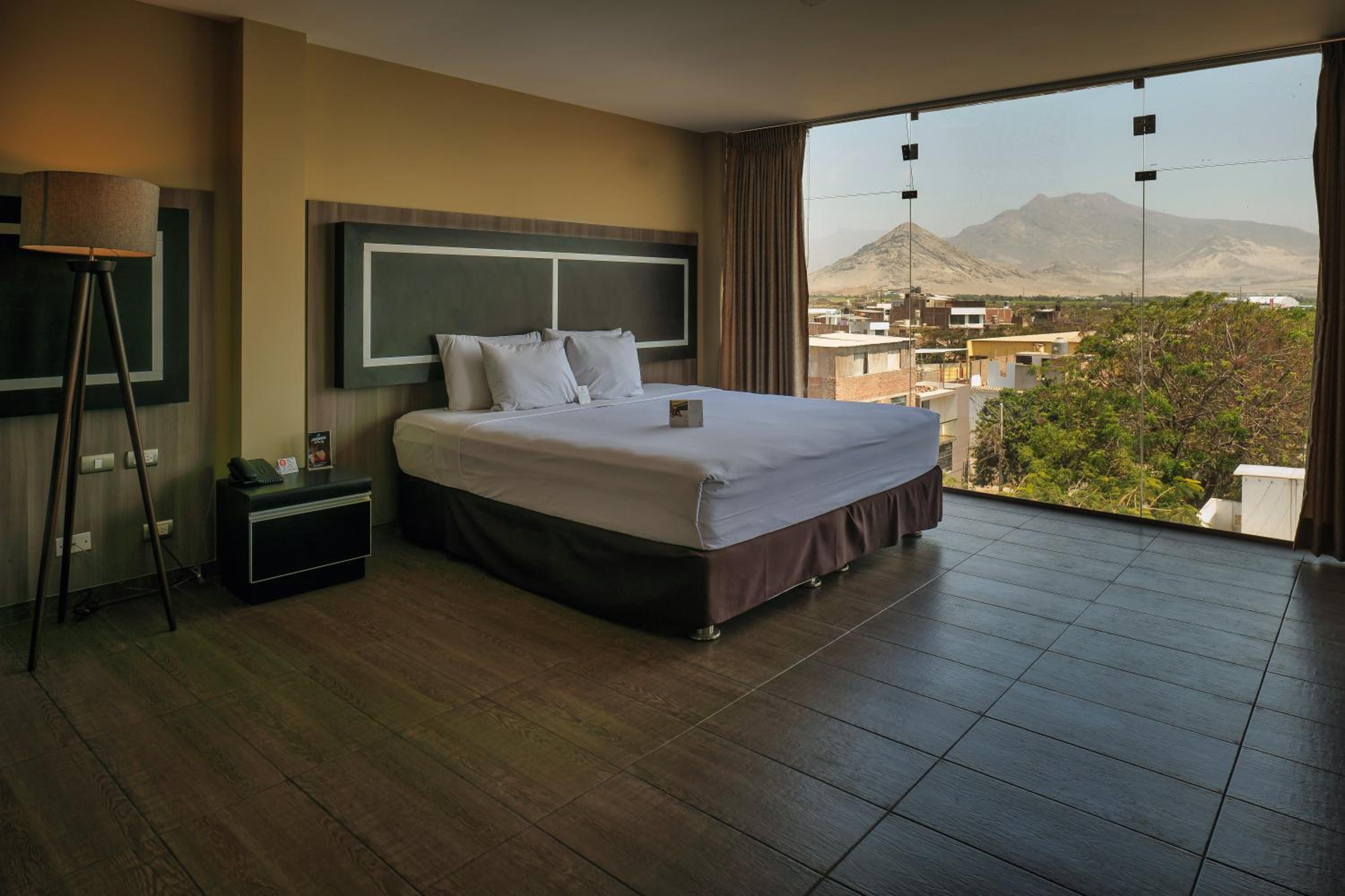 Deluxe King Suite photo 1