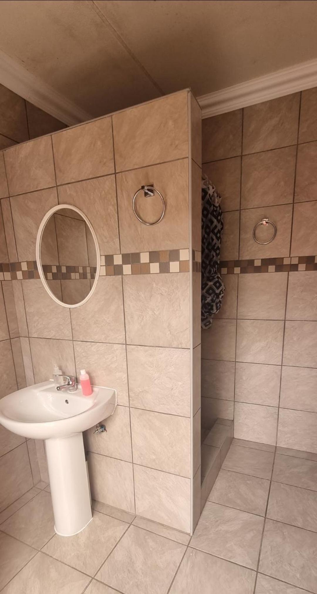 Standard Double Room - Photo 4