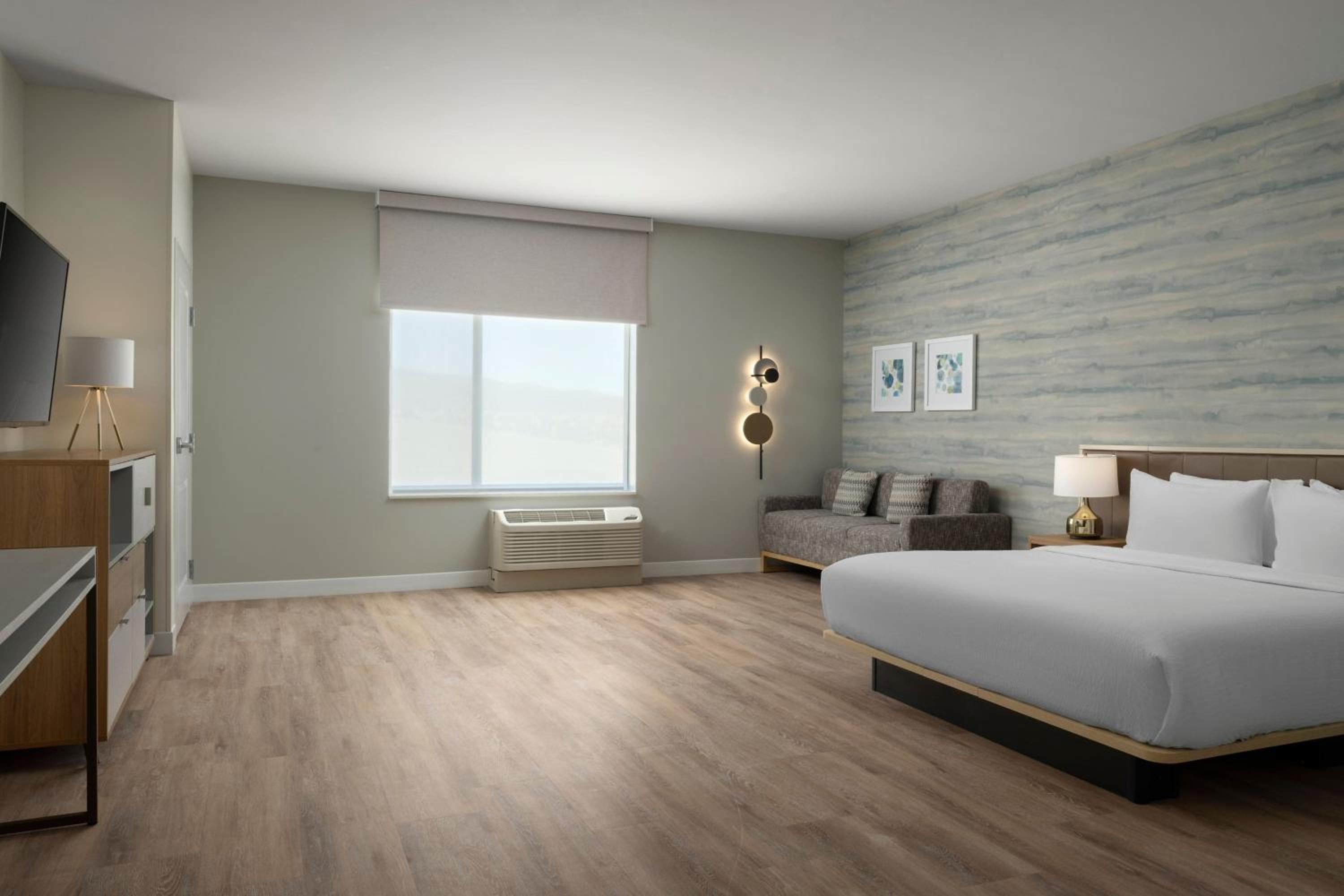 King Studio with Sofa Bed - Photo 1