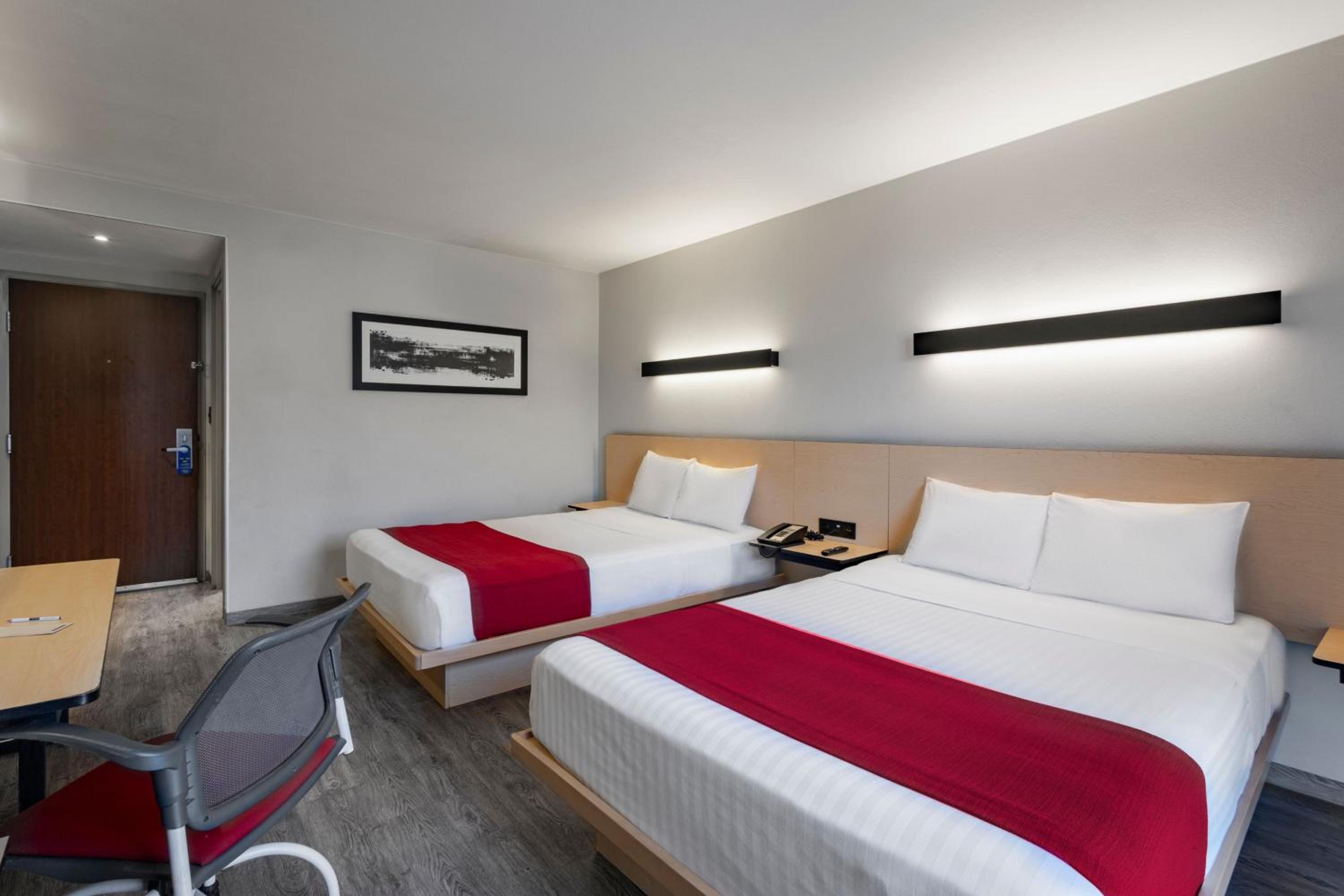 Double Room with Two Double Beds photo 2
