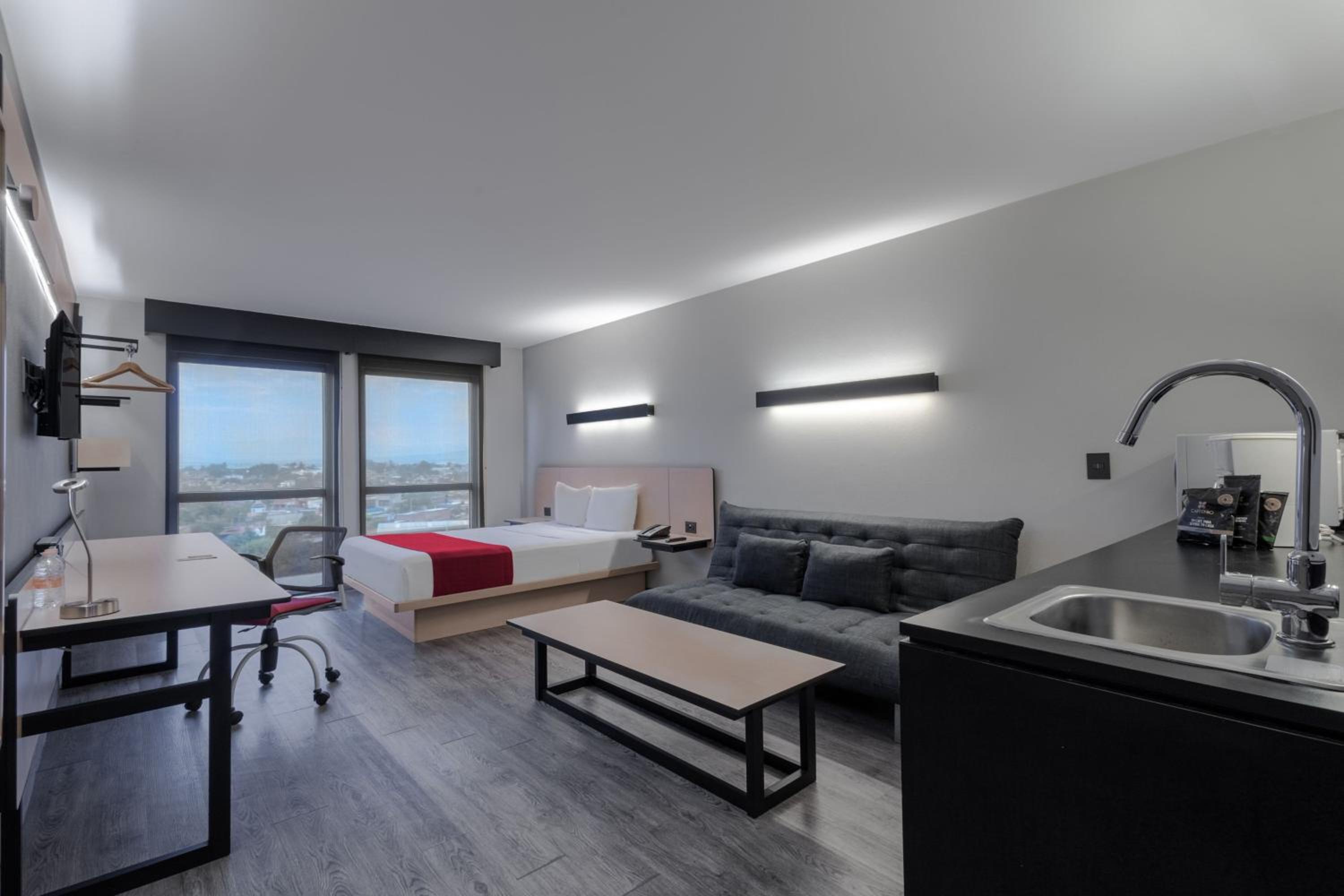 Superior Queen Room with Sofa Bed photo 3
