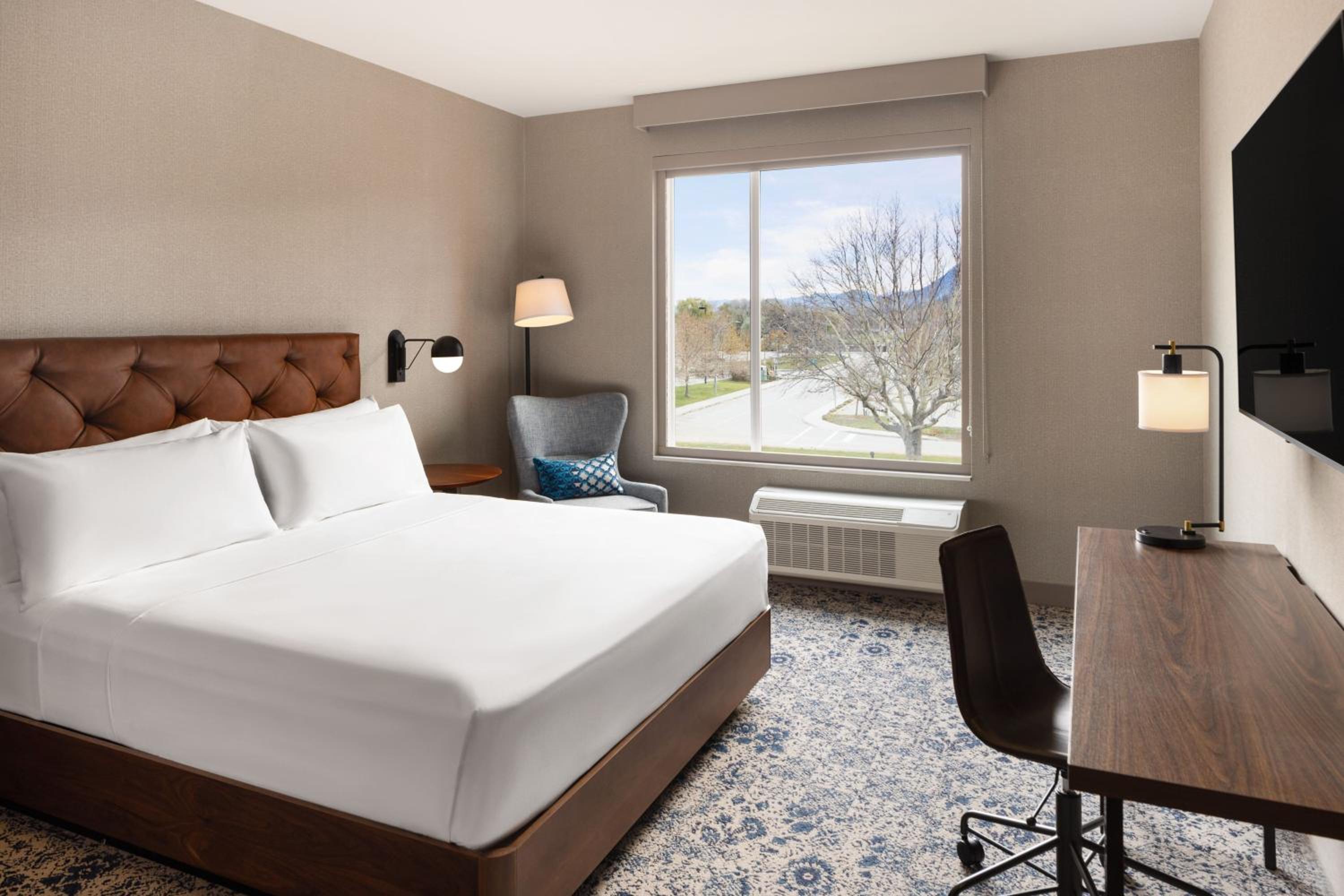 King Room with City View photo 2