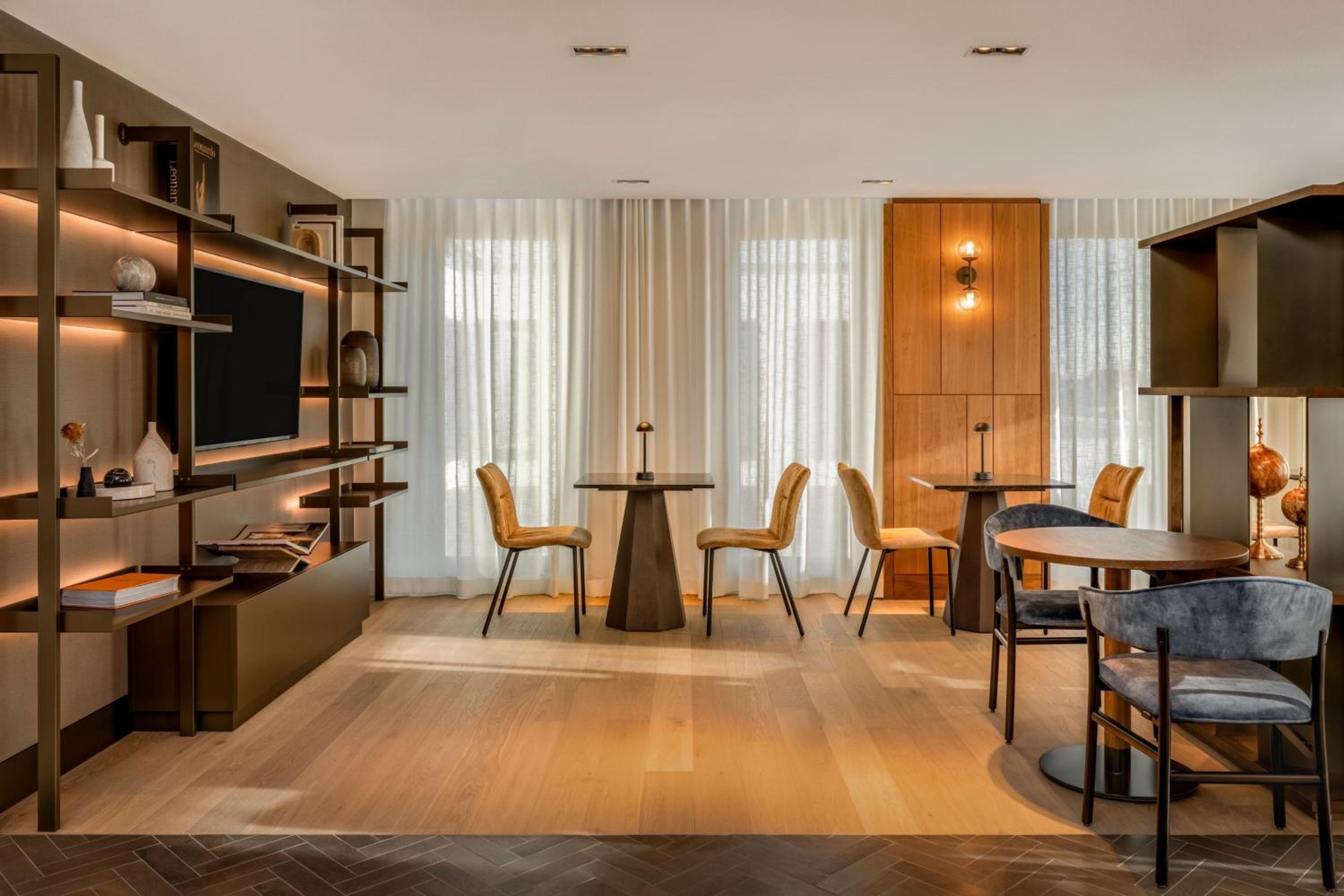 Executive King Room - Club Lounge Access photo 3