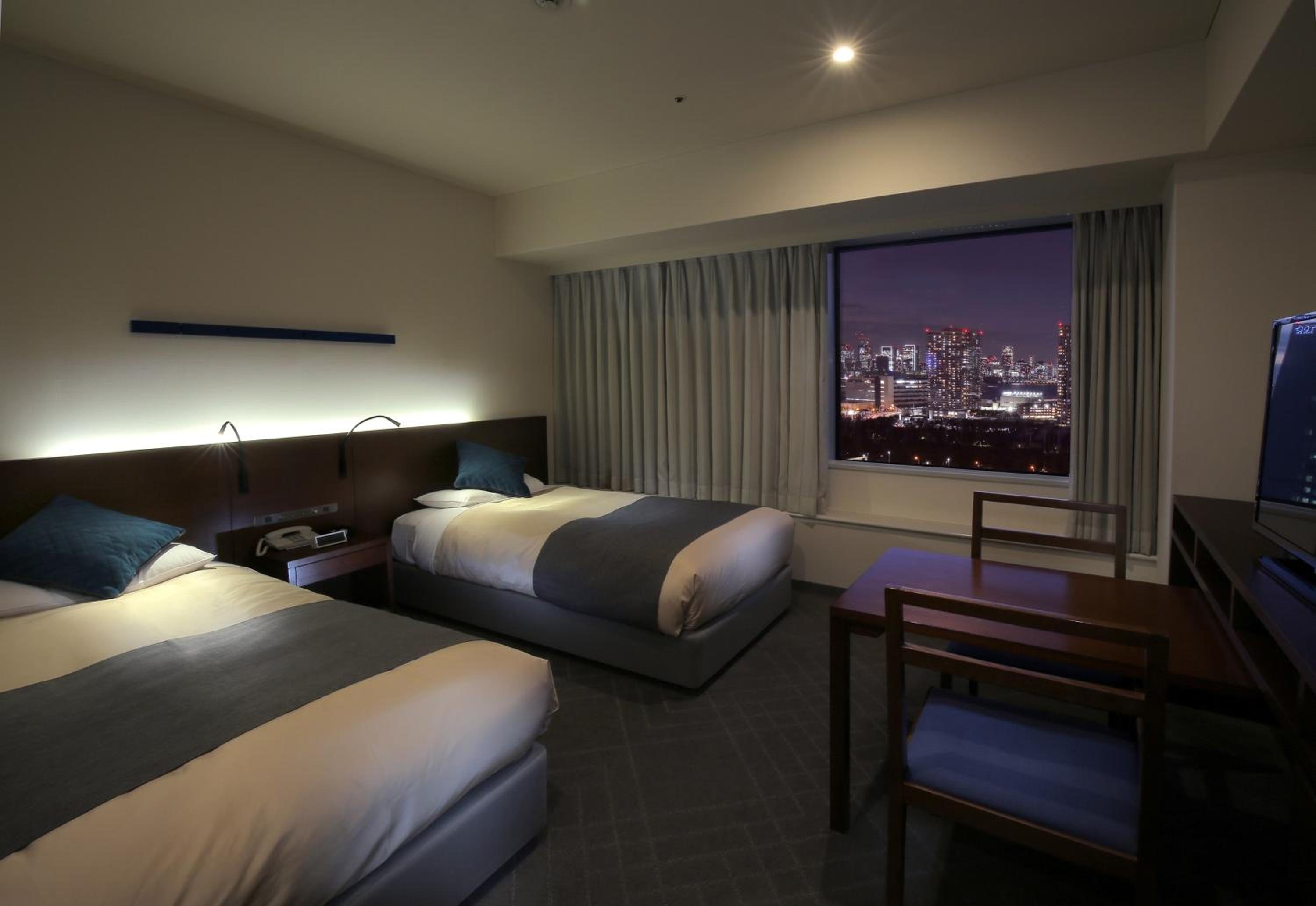 Superior Twin Room on High Floor - Non-Smoking photo 2