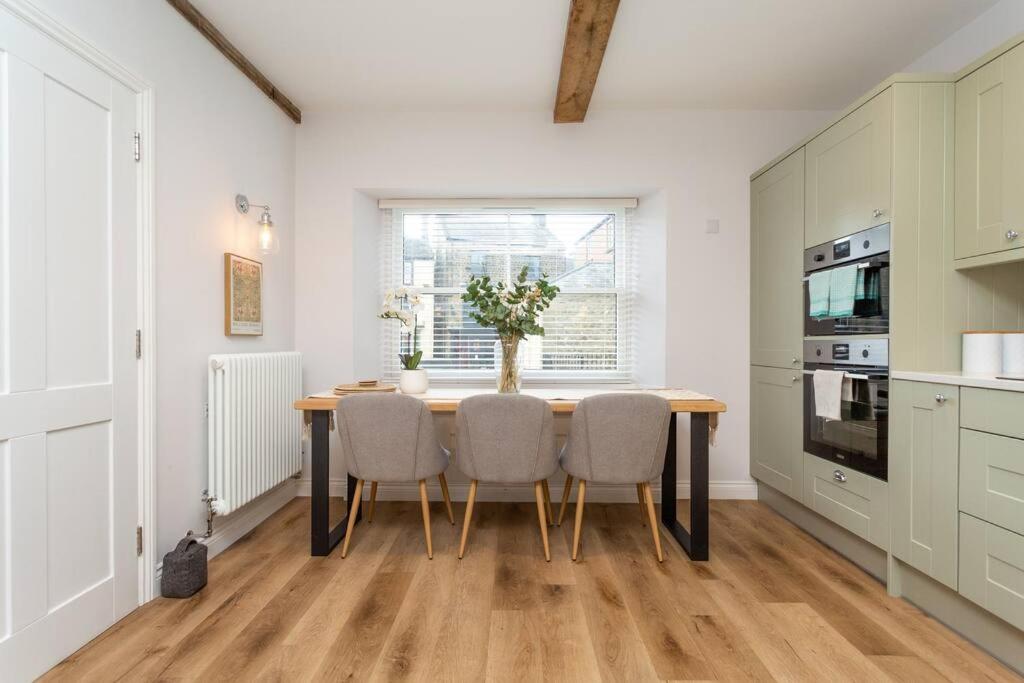 Three-Bedroom House photo 3