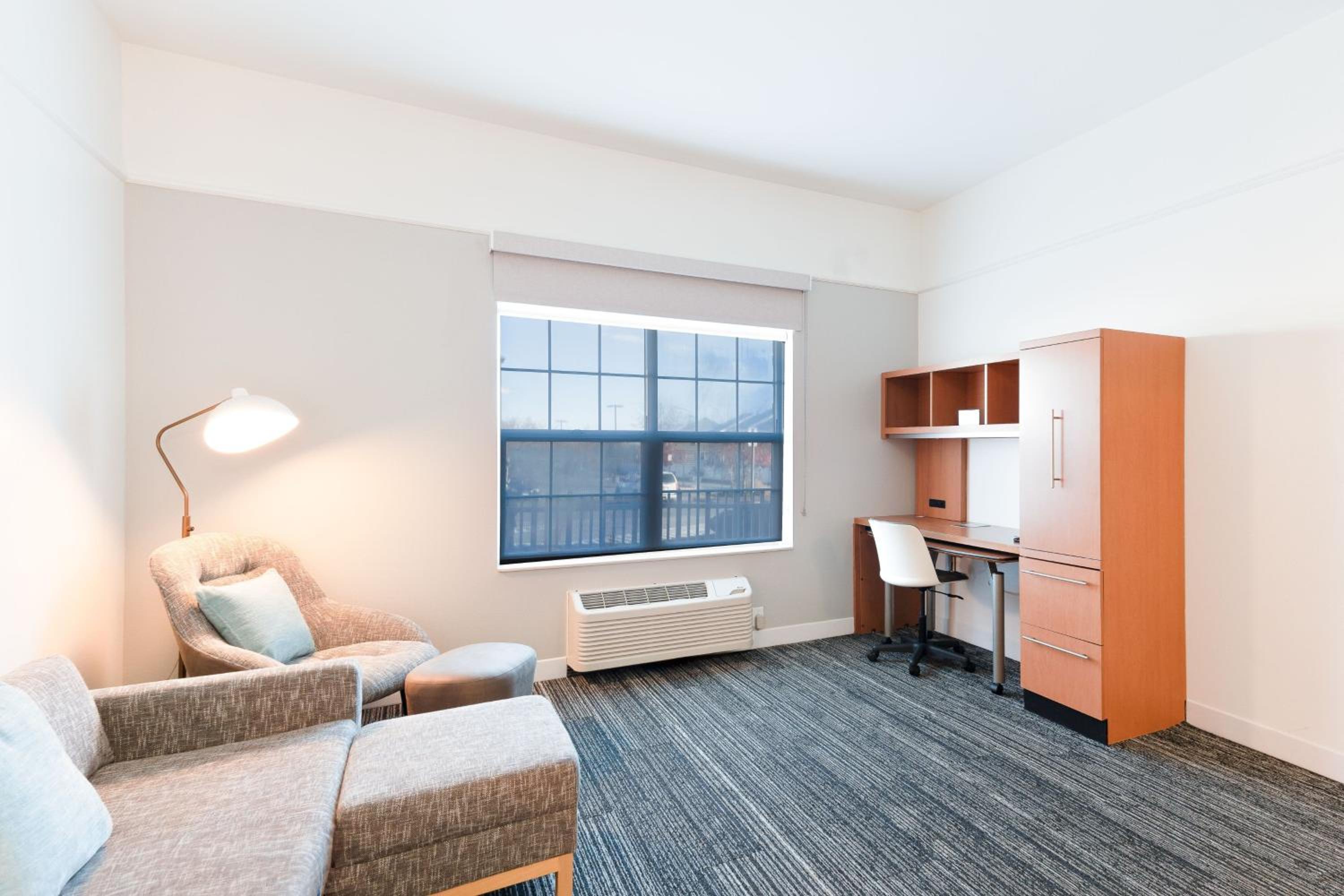 1 Bedroom Suite, 1 Queen, Sofa bed - Photo 7