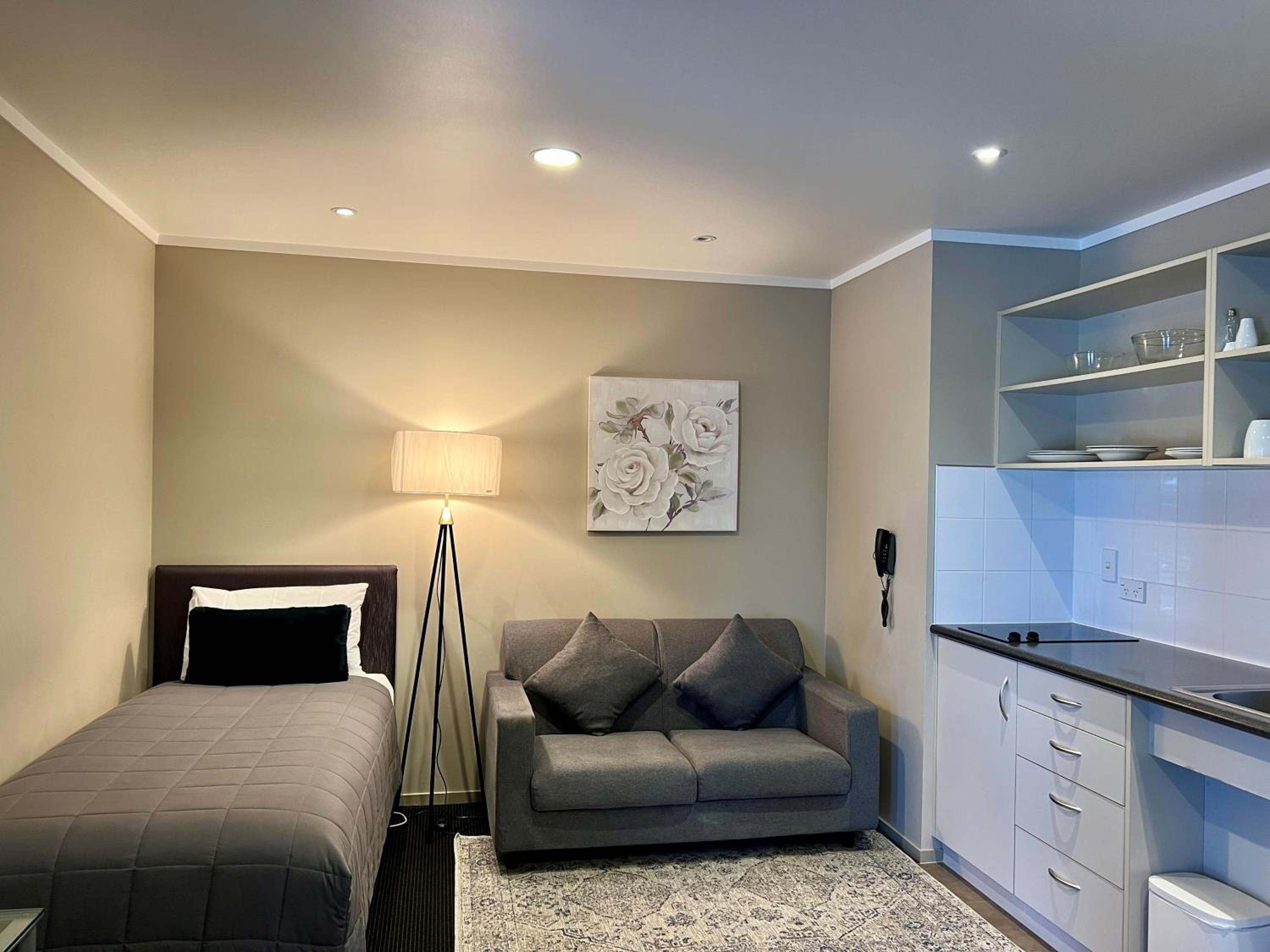One-Bedroom Suite - Disability Access photo 2