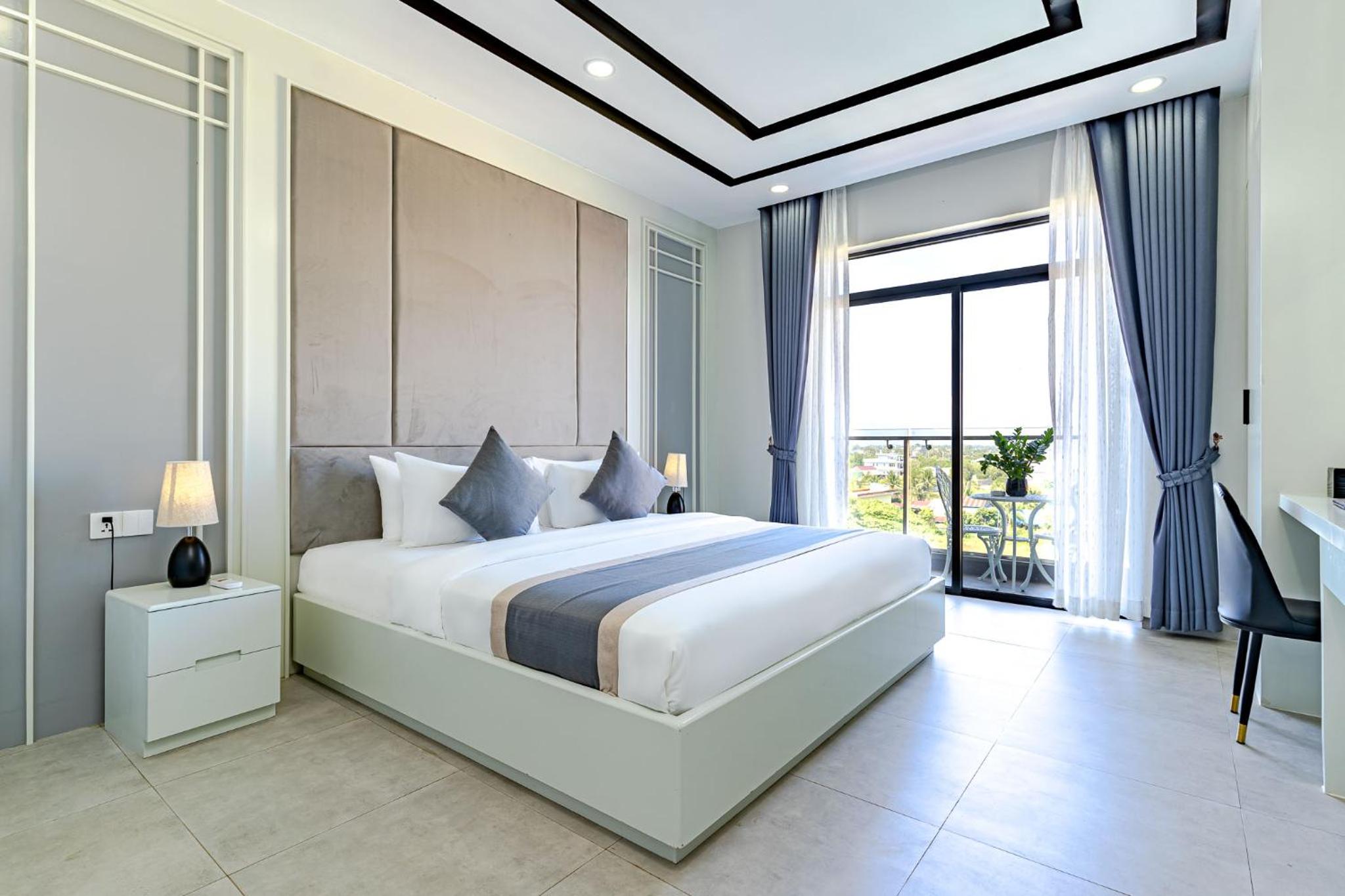 Deluxe Double Room with Balcony photo 1