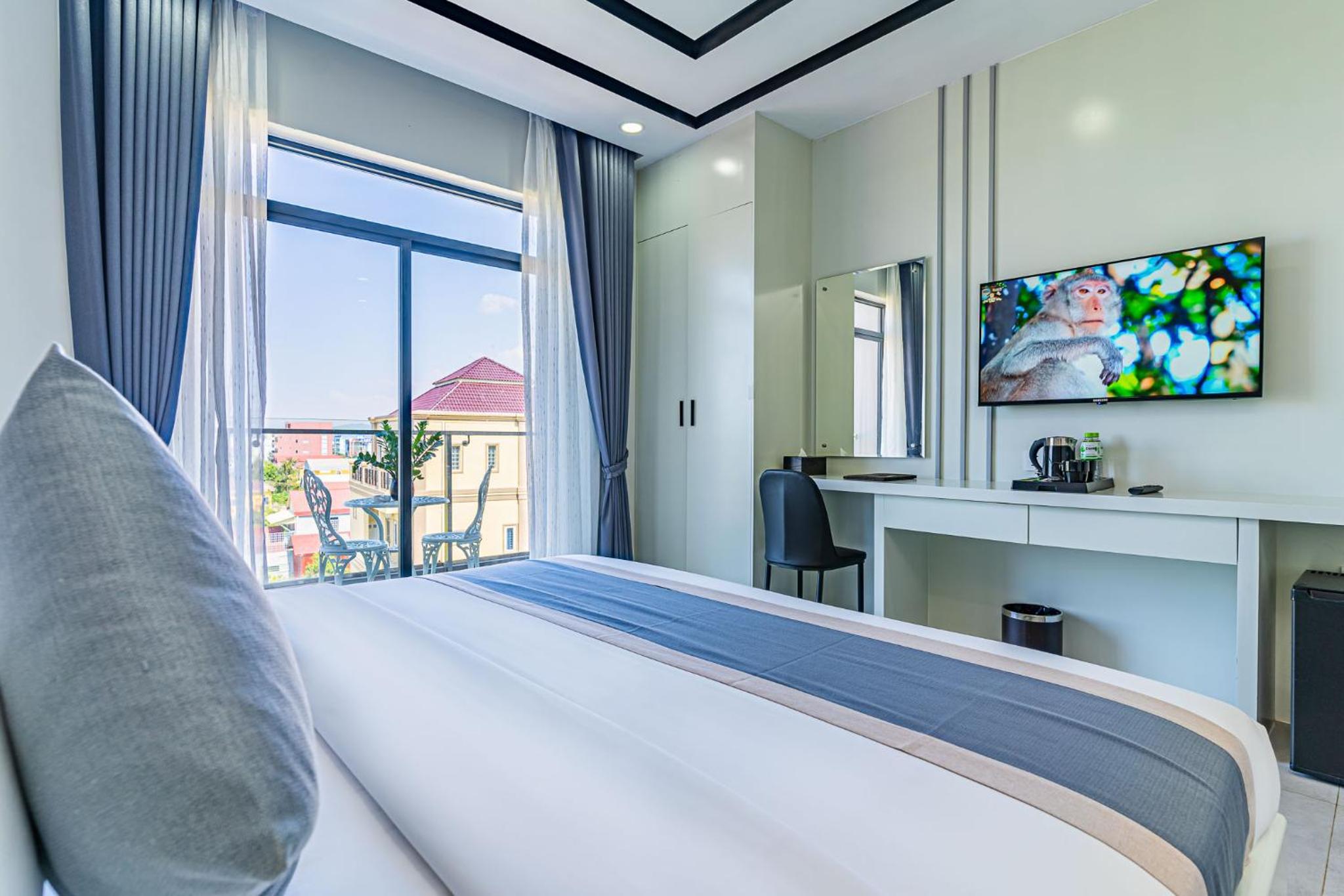 Deluxe Double Room with Balcony photo 3