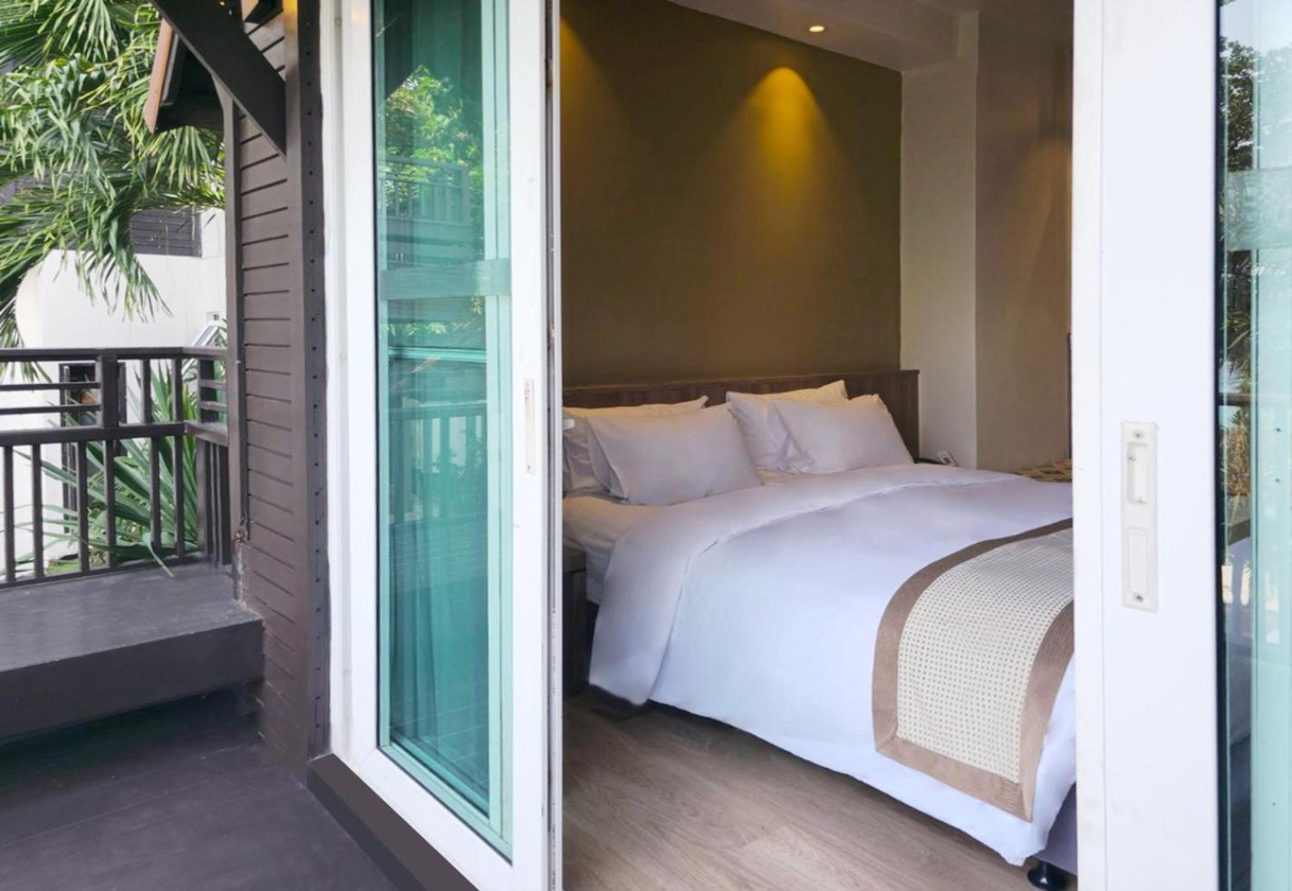 Premier Coral Seaview Studio - Photo 8