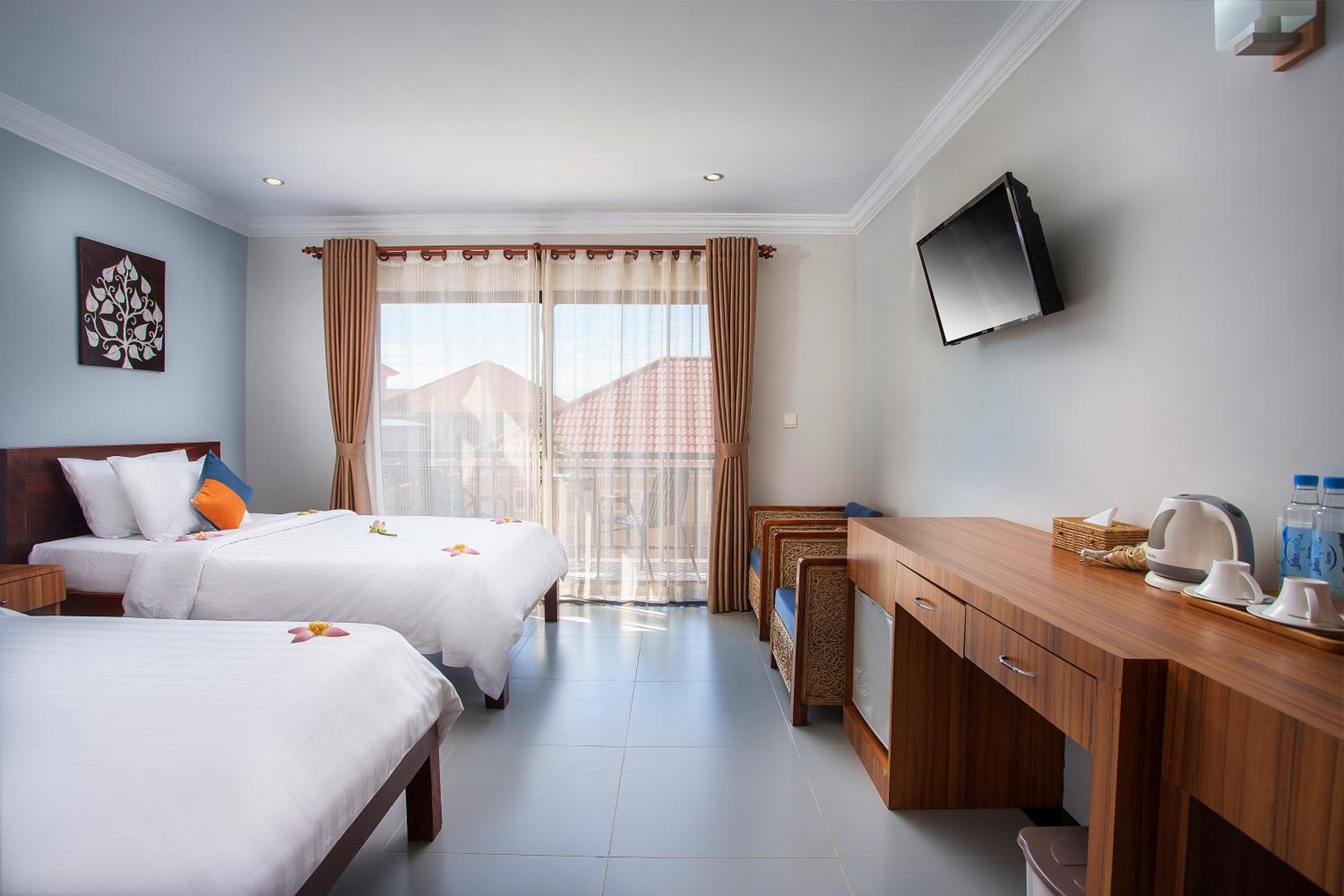 Twin Room with Balcony - Photo 1