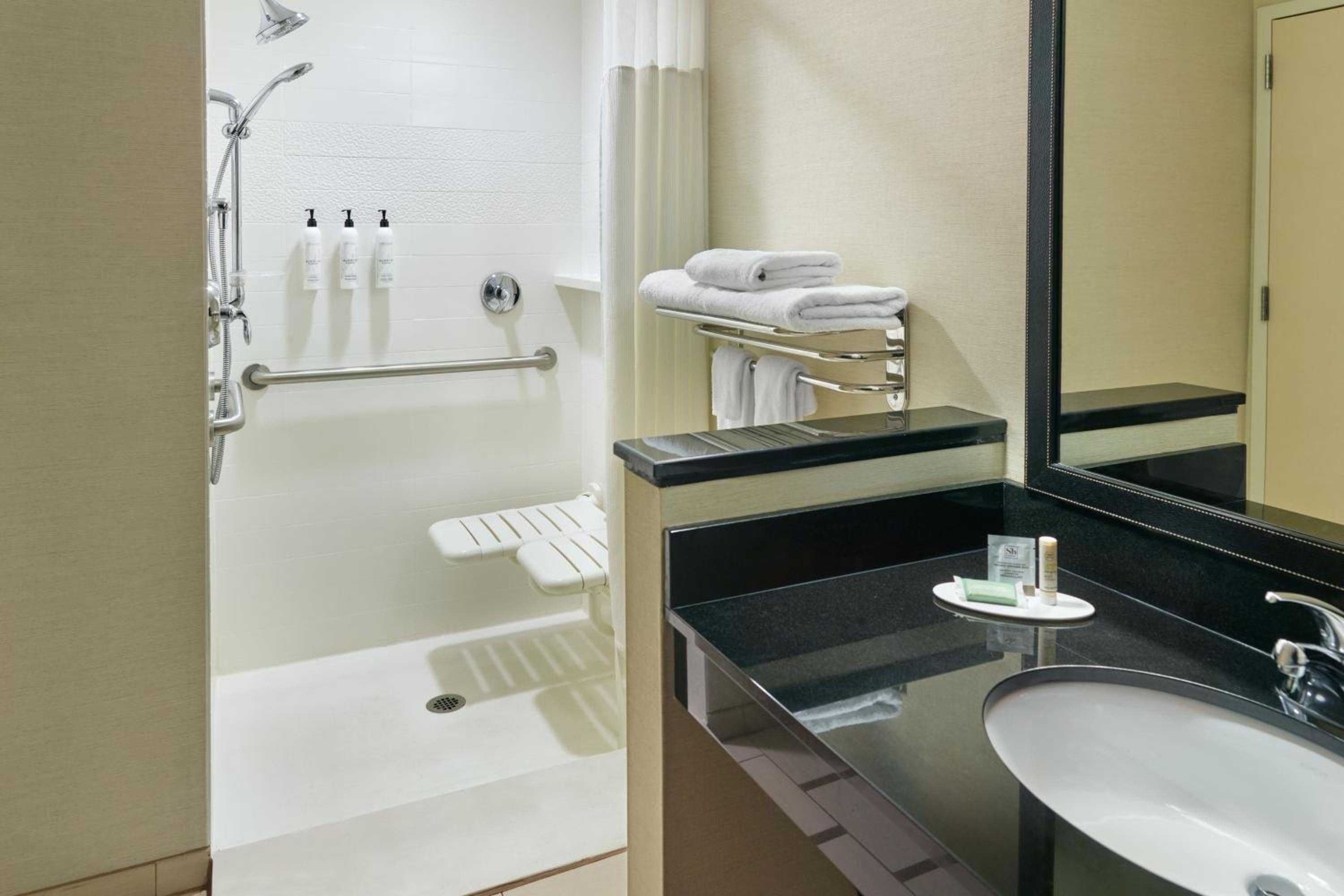 Queen Room with Two Queen Beds - Hearing Accessible photo 3