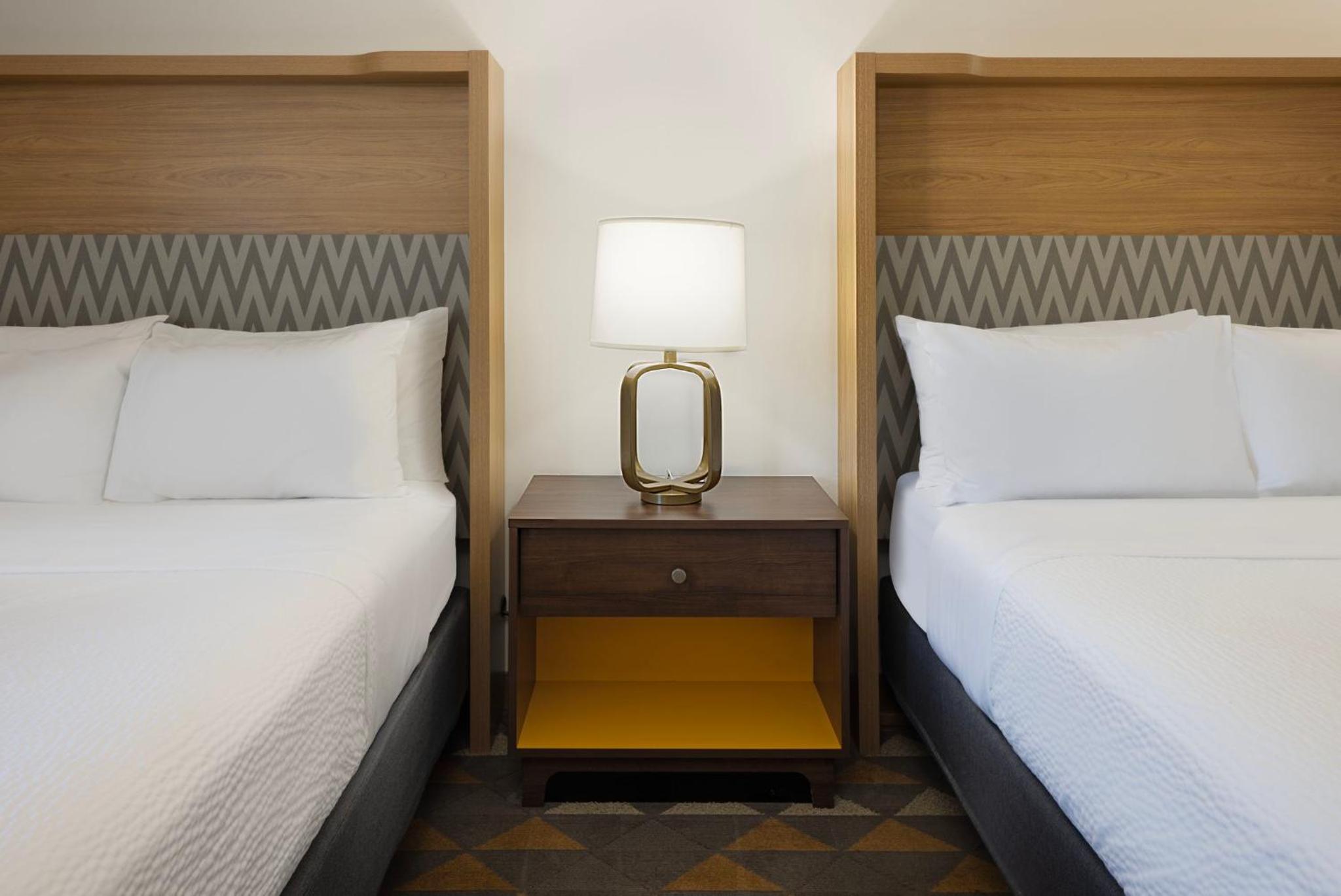 Standard Queen Room with Two Queen Beds - Pet Friendly - Photo 5