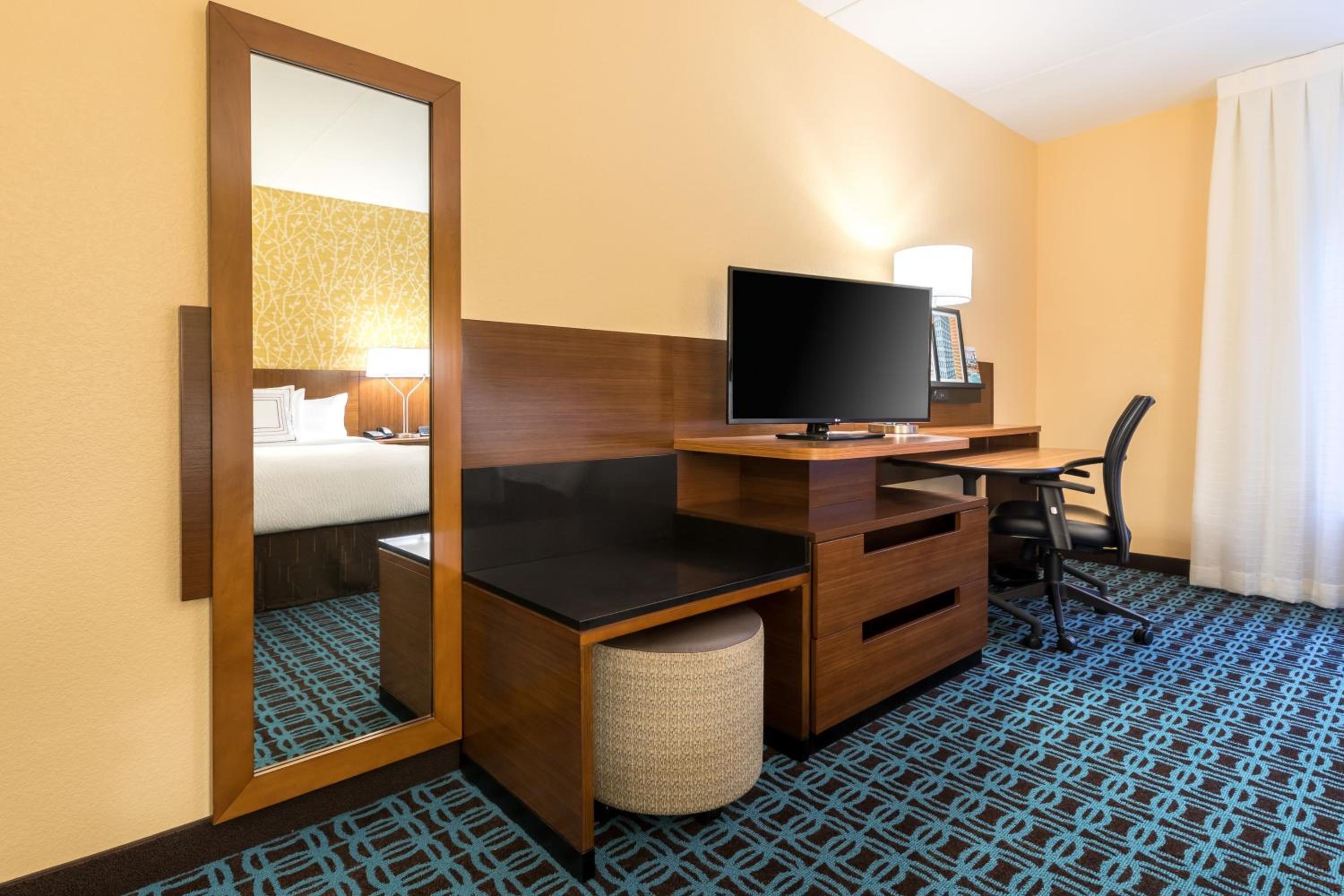King Room - Hearing Accessible photo 2