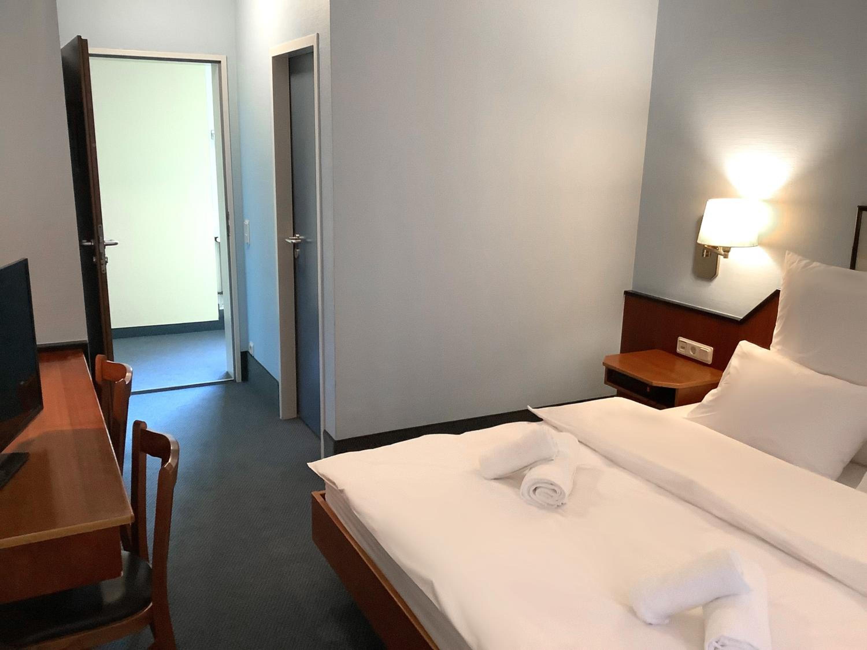 Double Room with Private Bathroom photo 3