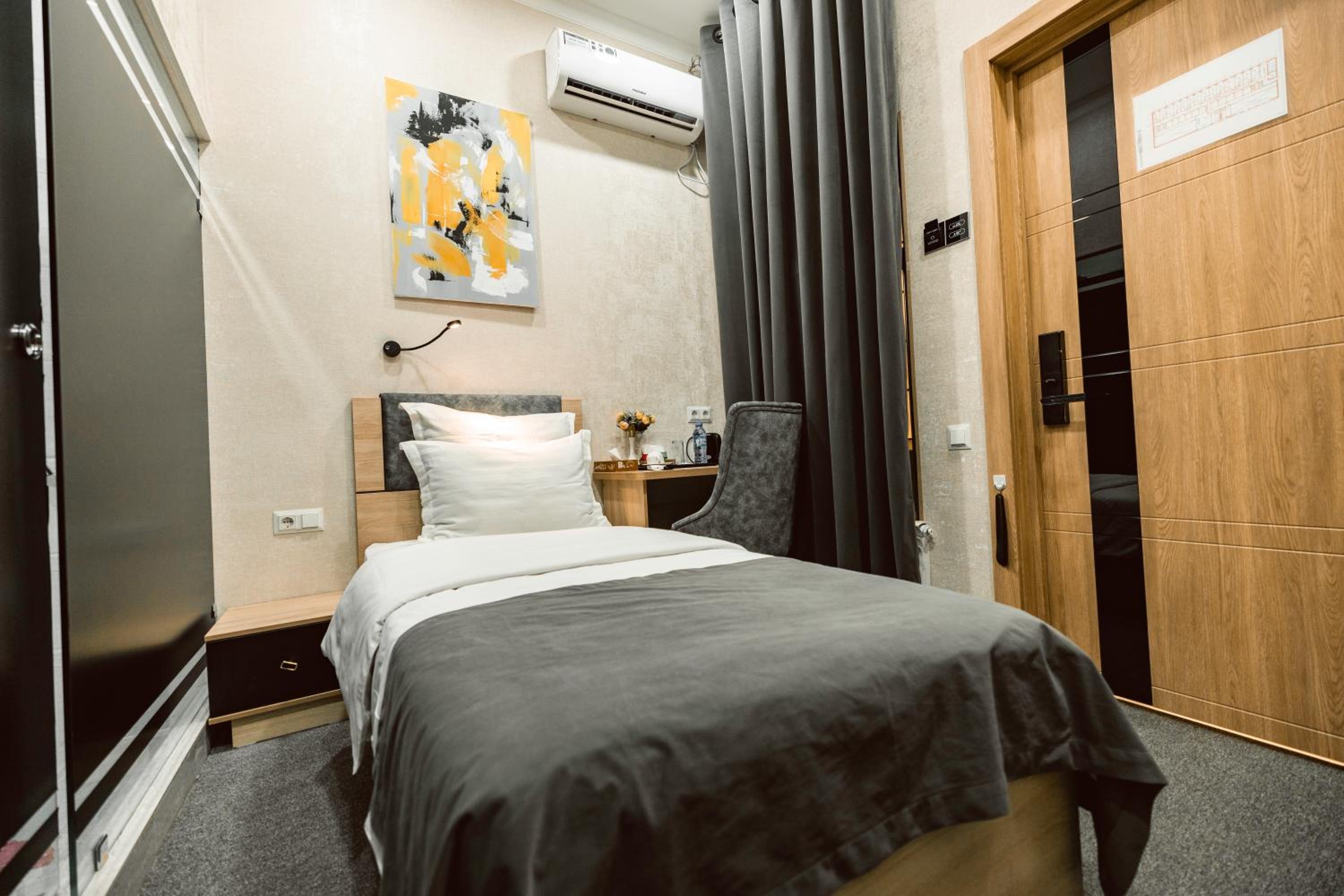 Single Room photo 2
