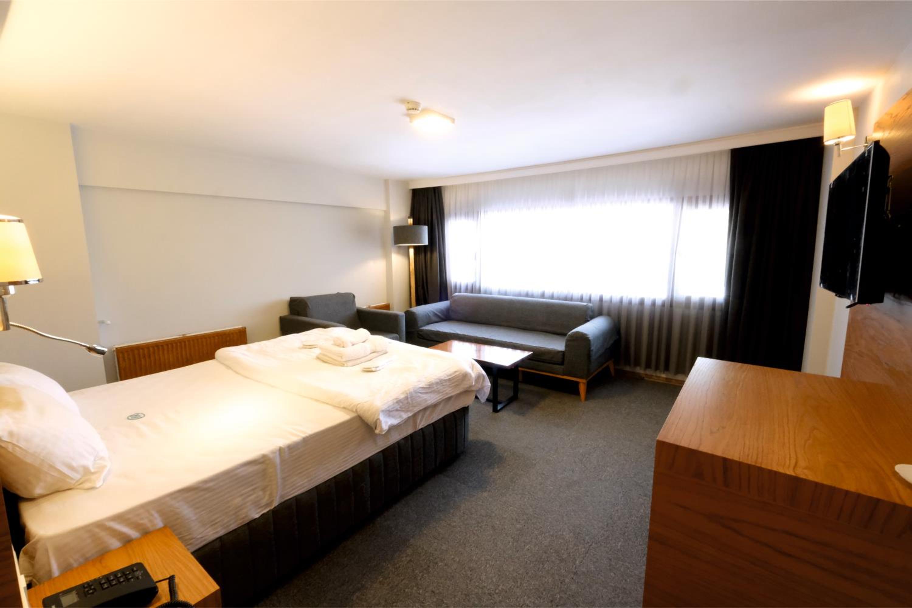 Deluxe Double Room with Sea View - Photo 6