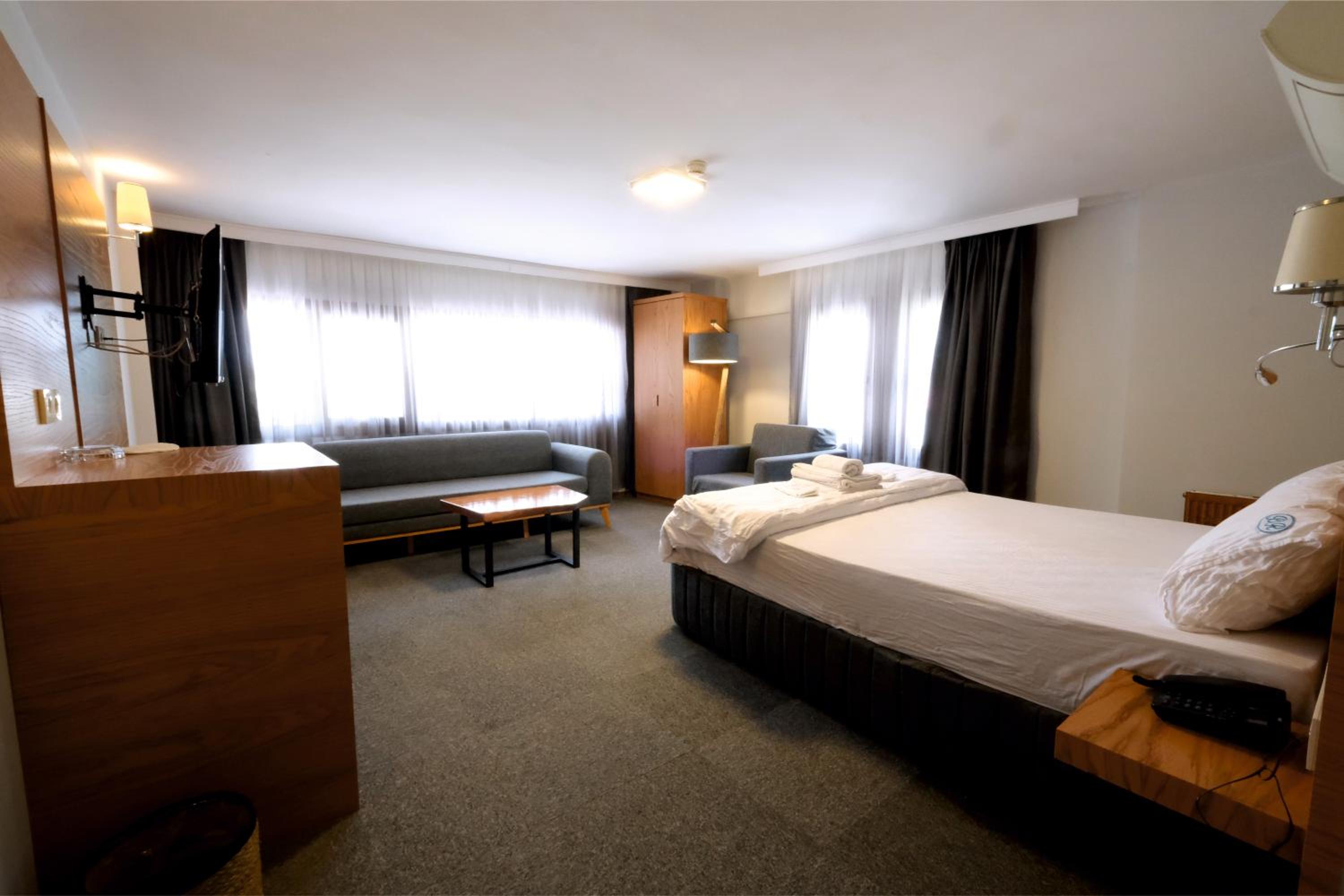 Deluxe Double Room with Sea View - Photo 10