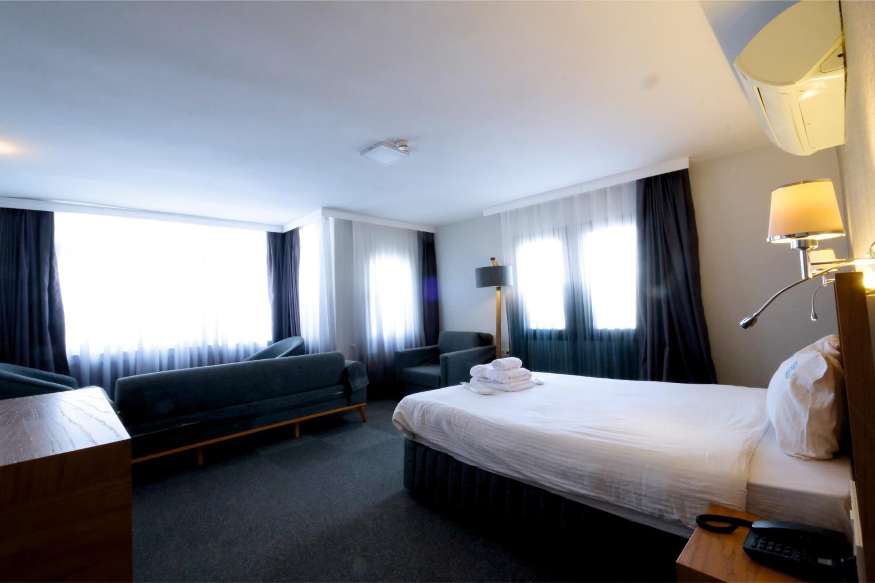 Deluxe Double Room with Sea View - Photo 8
