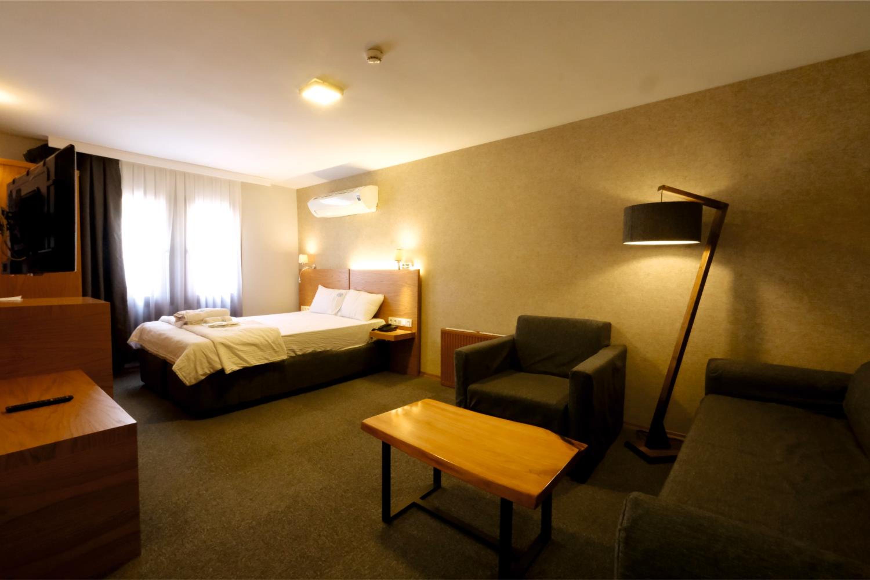 Deluxe Double Room with Castle View - Photo 11