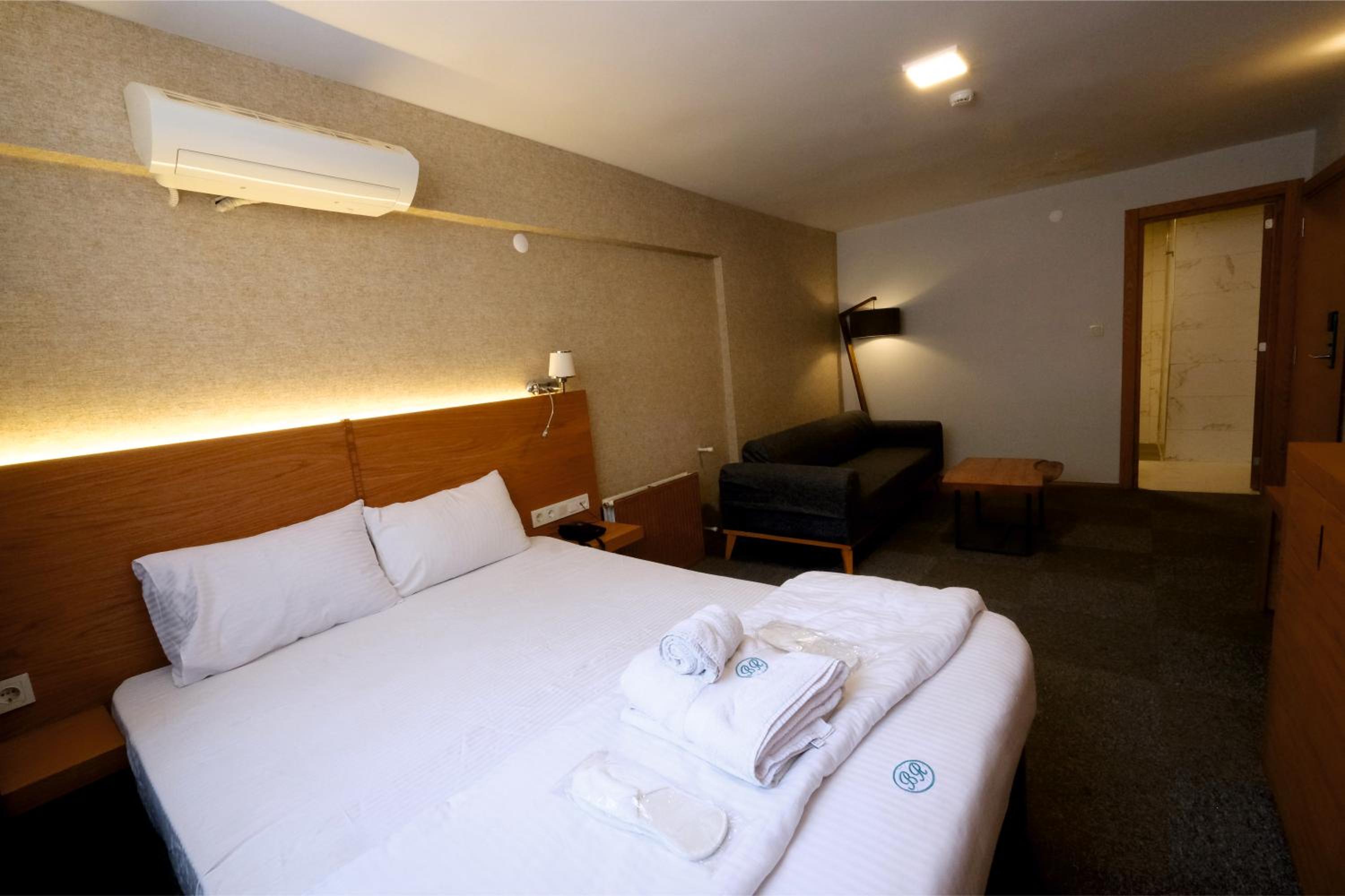 Deluxe Double Room with Castle View - Photo 9