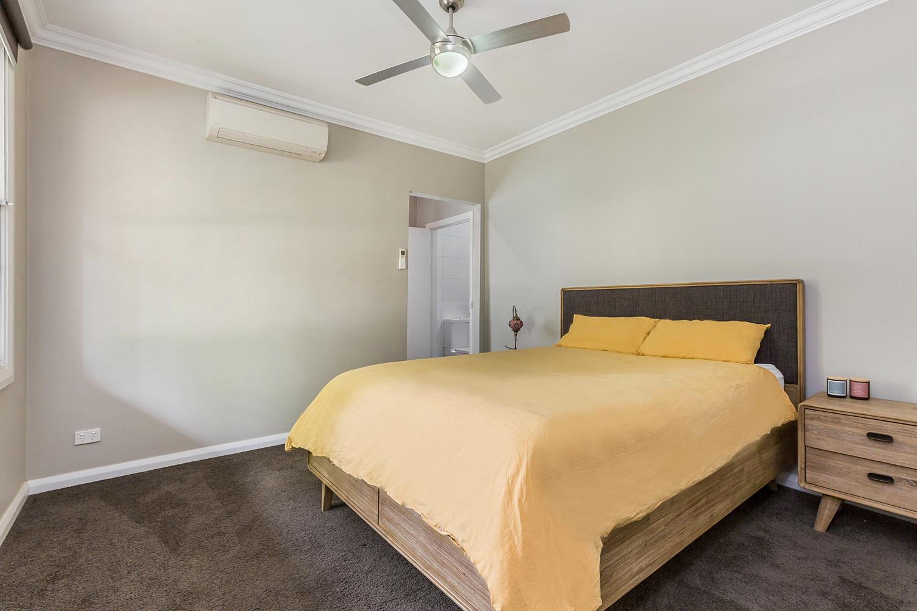 Three-Bedroom House photo 2