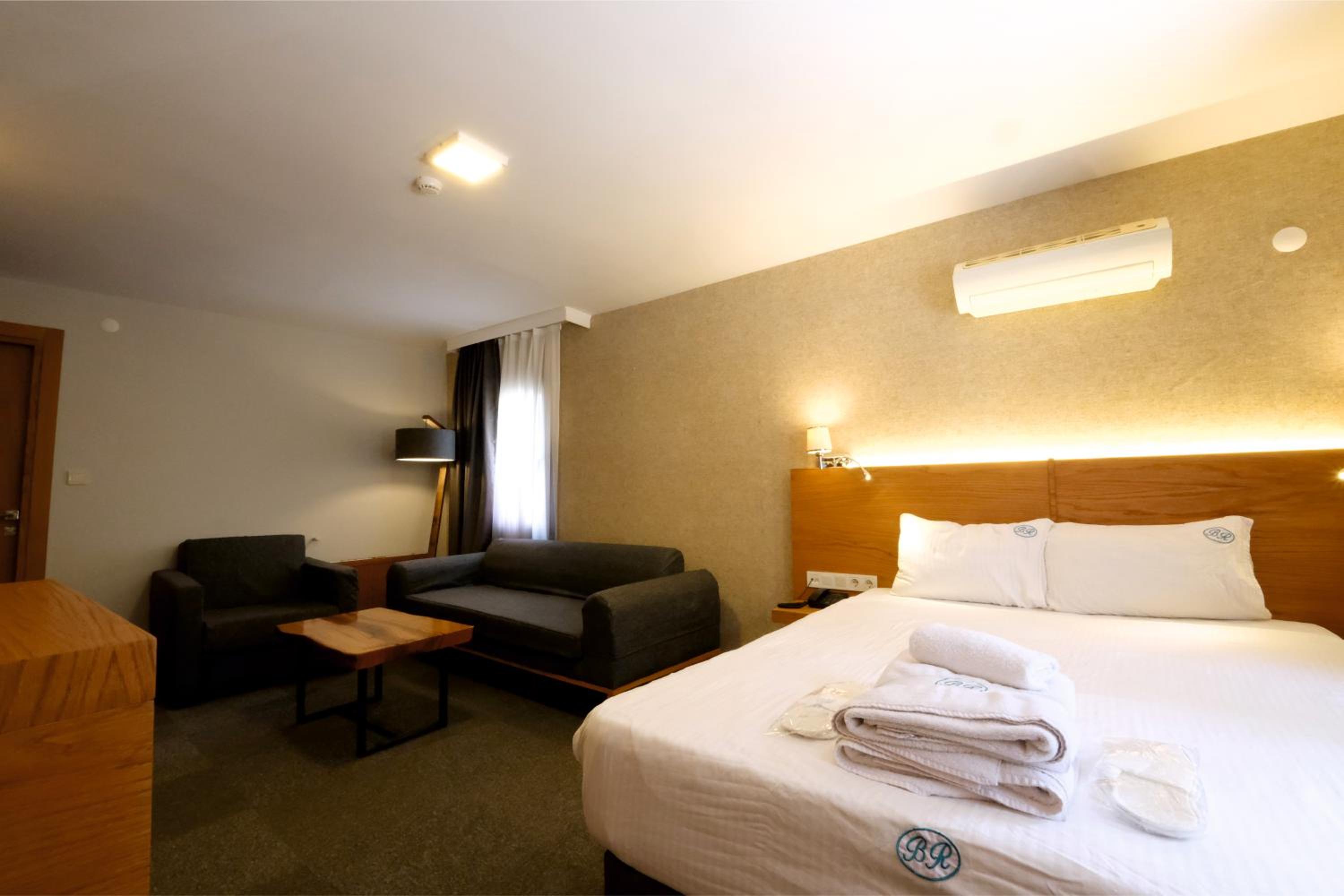 Deluxe Double Room with Castle View - Photo 6