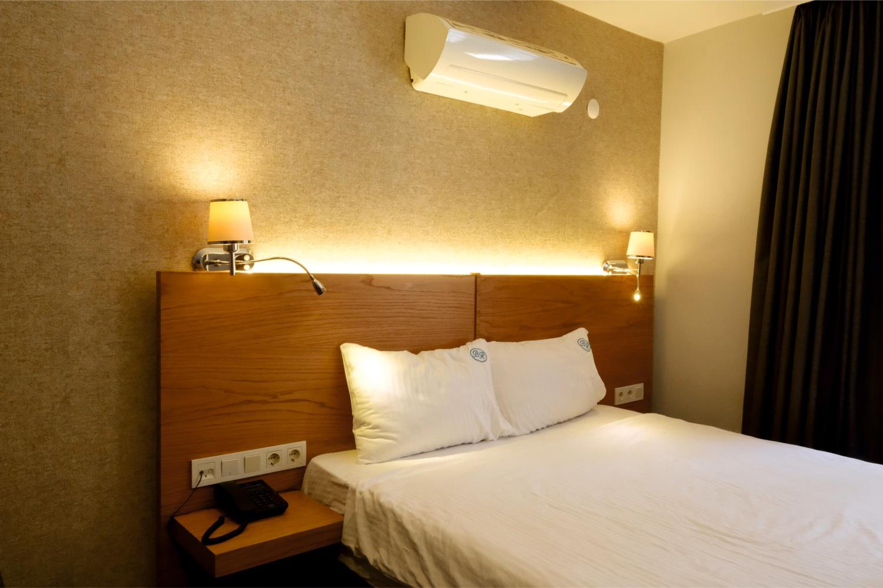 Deluxe Double Room with Castle View - Photo 4