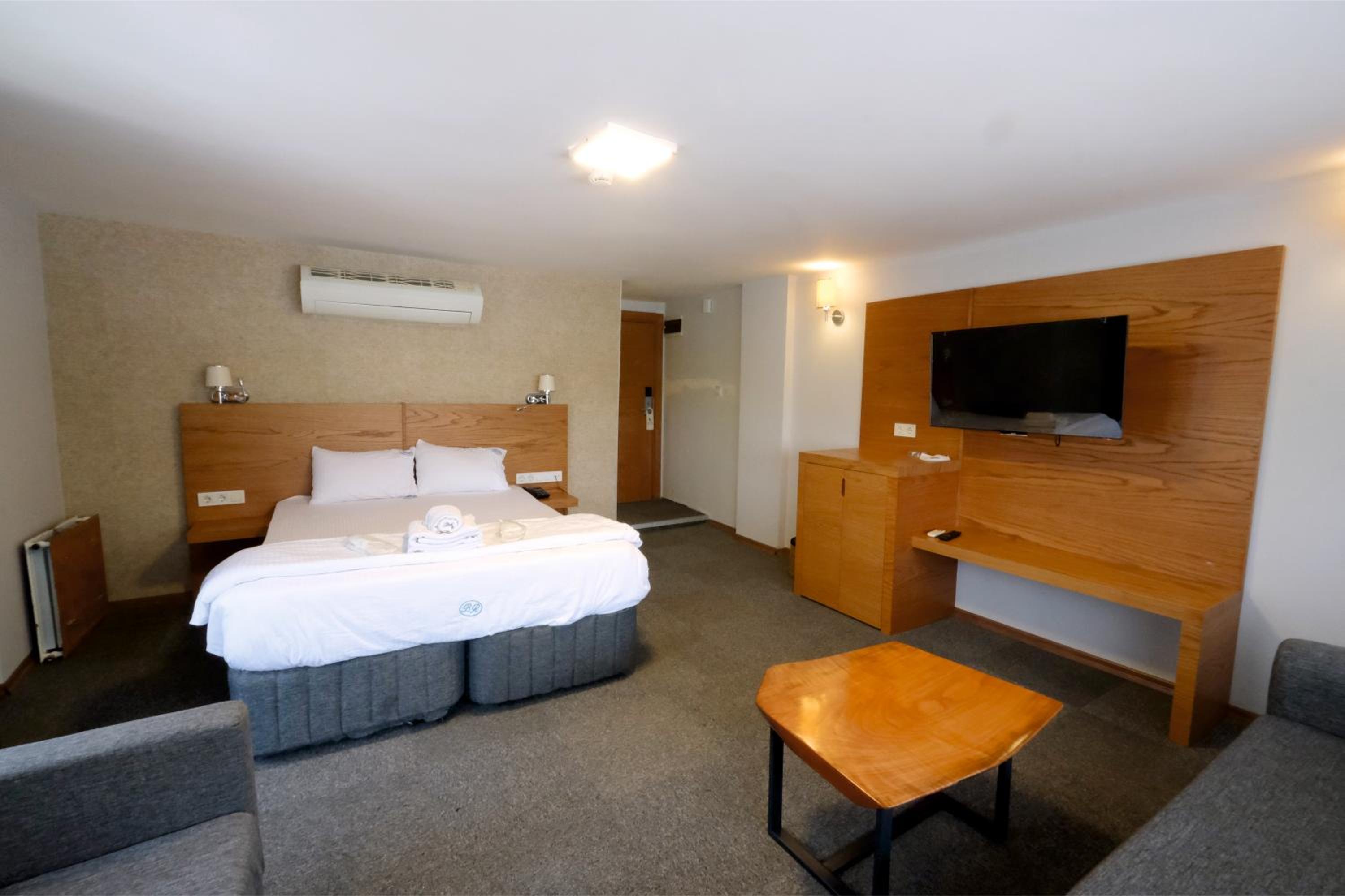 Deluxe Double Room with Sea View - Photo 12
