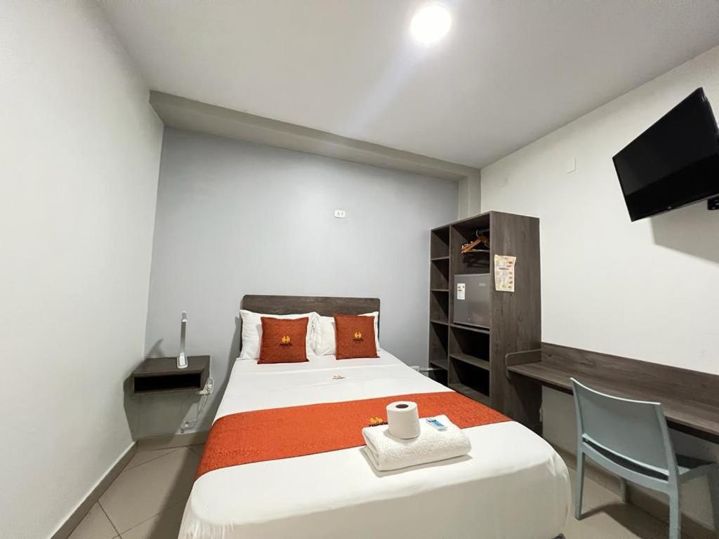 Single Room With Private Bathroom photo 3