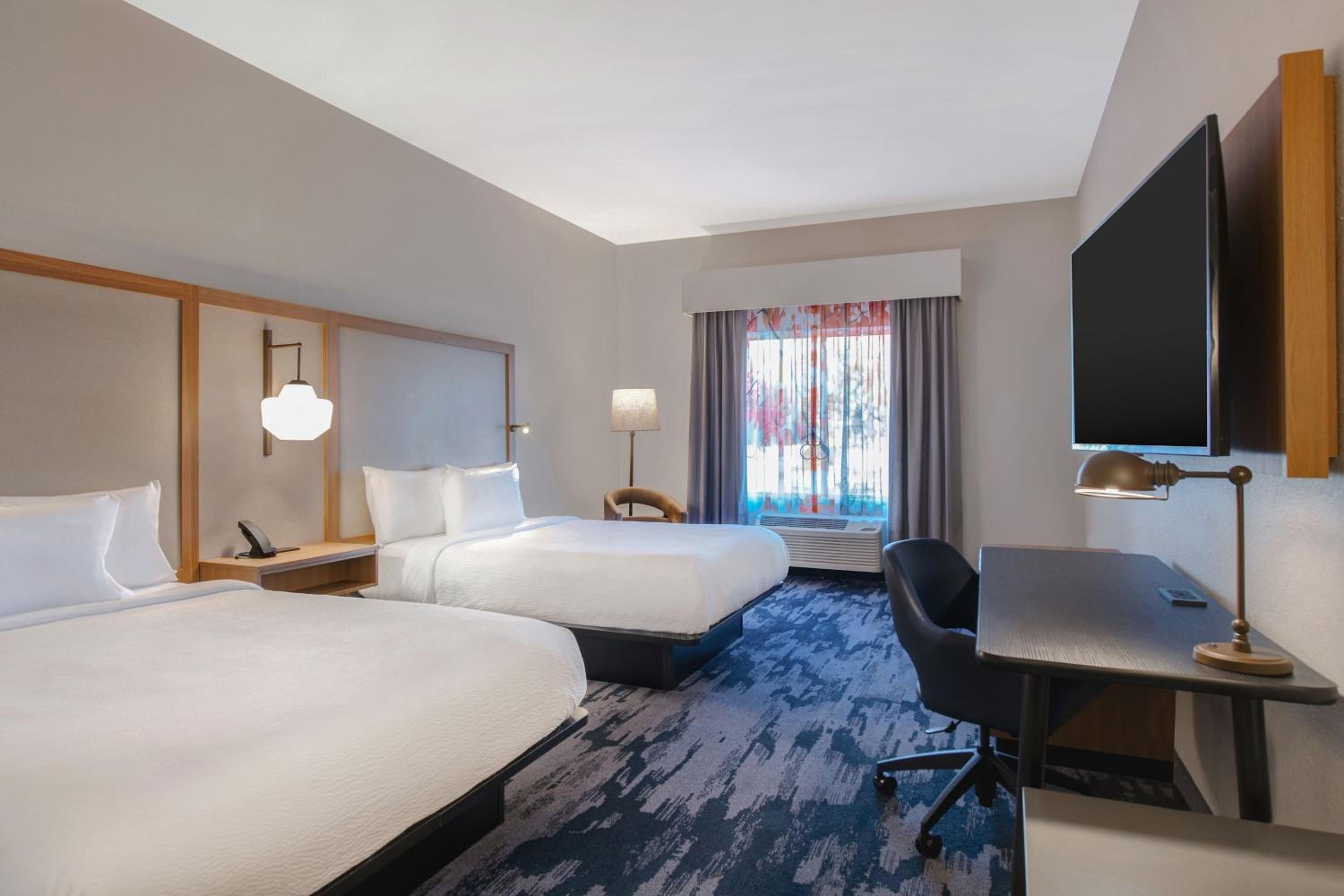 Queen Room with Two Queen Beds and Bathtub - Mobility Access/Hearing Accessible photo 3
