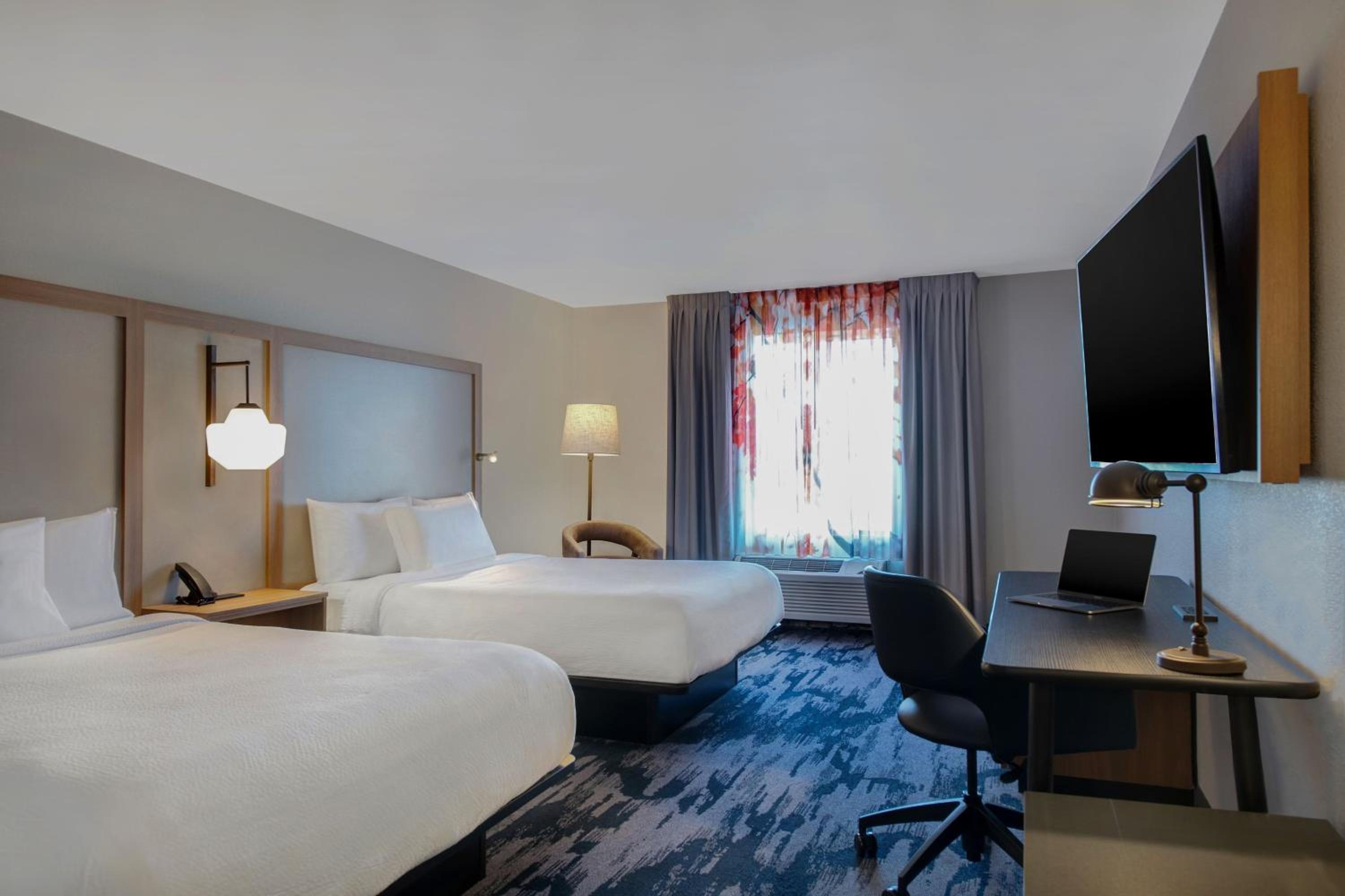 Queen Room with Two Queen Beds and Bathtub - Mobility Access/Hearing Accessible
