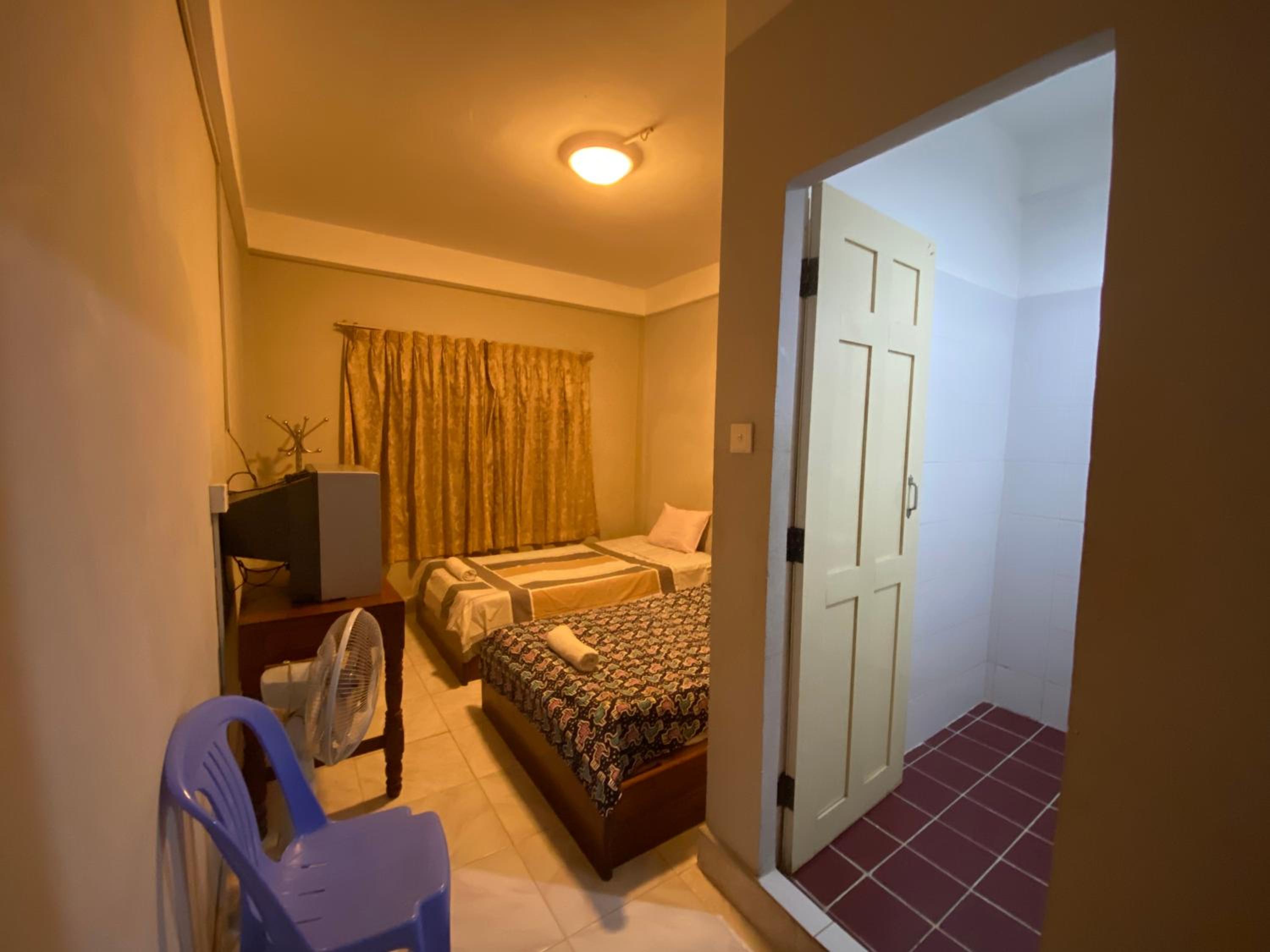 Twin Room with Fan photo 3