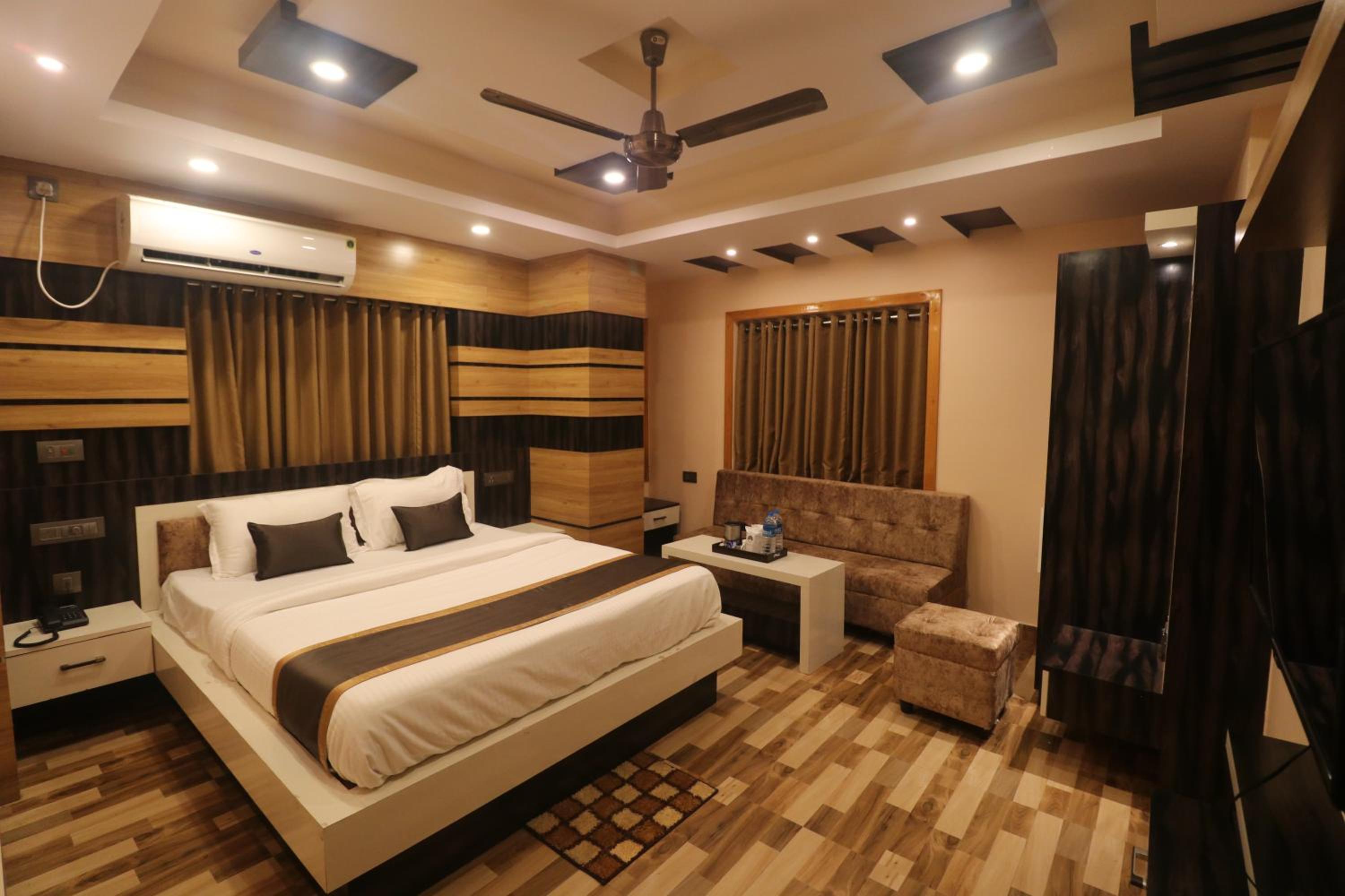Executive Suite - Photo 7