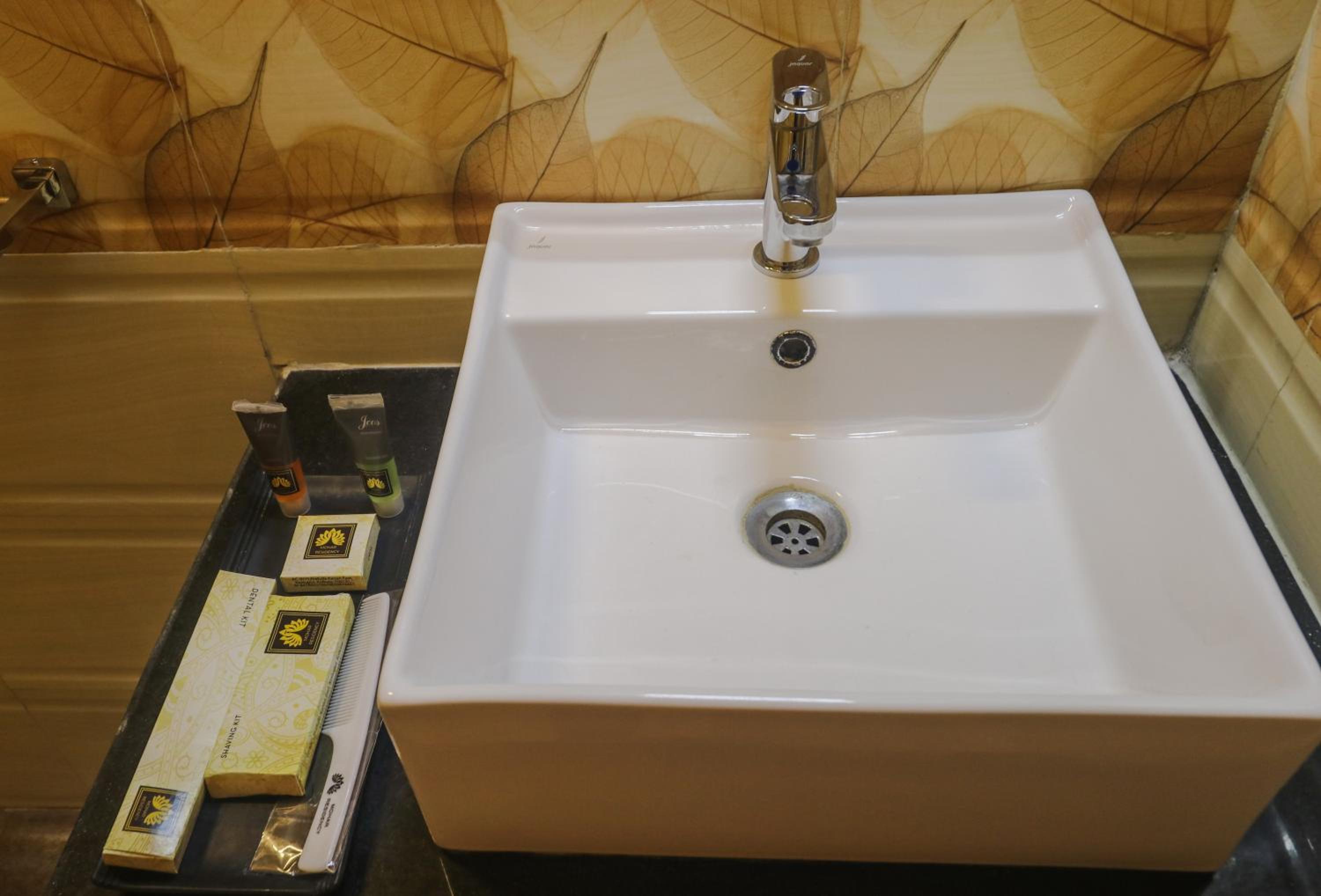 Executive Suite - Photo 5