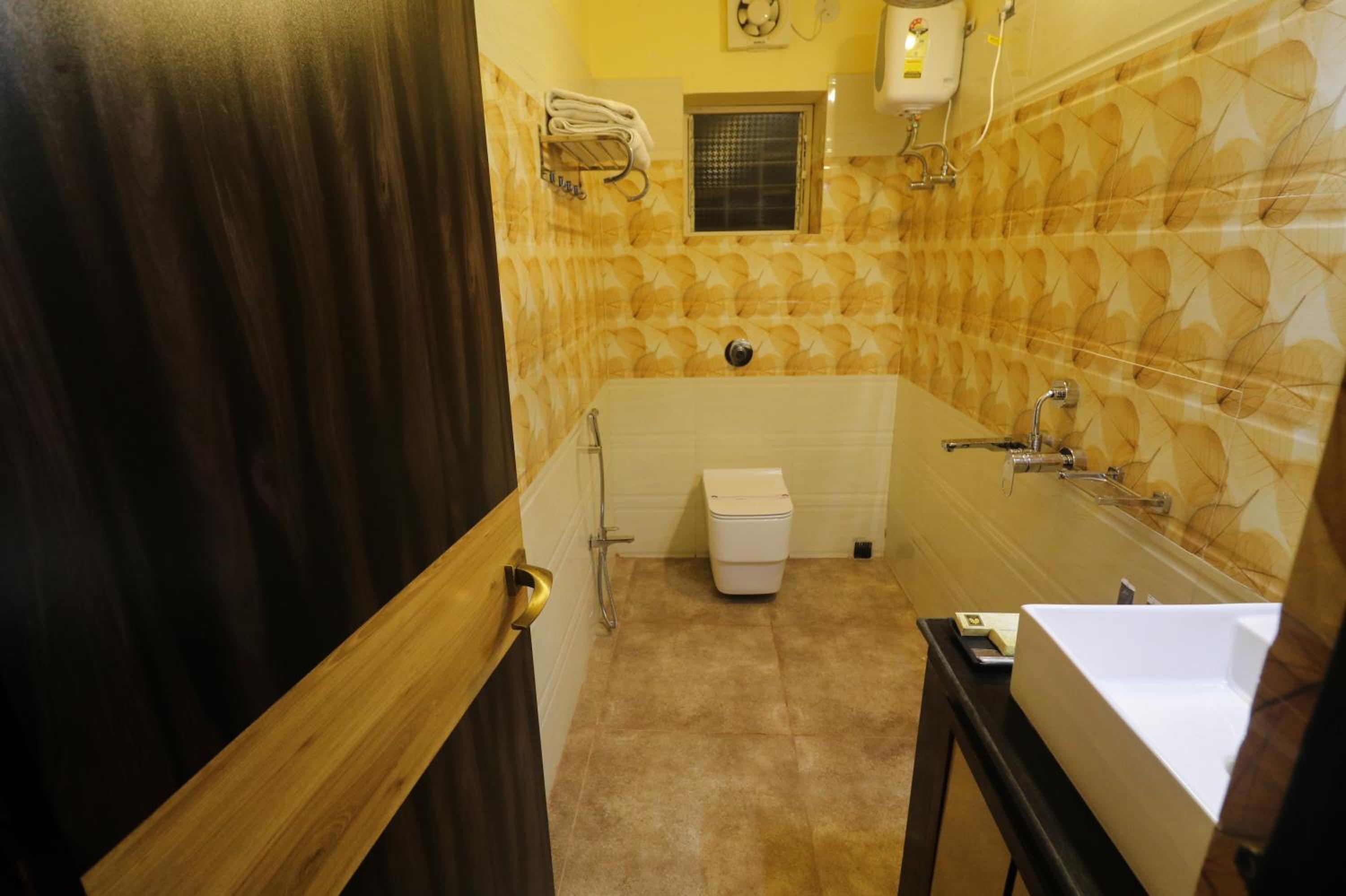 Executive Suite - Photo 4