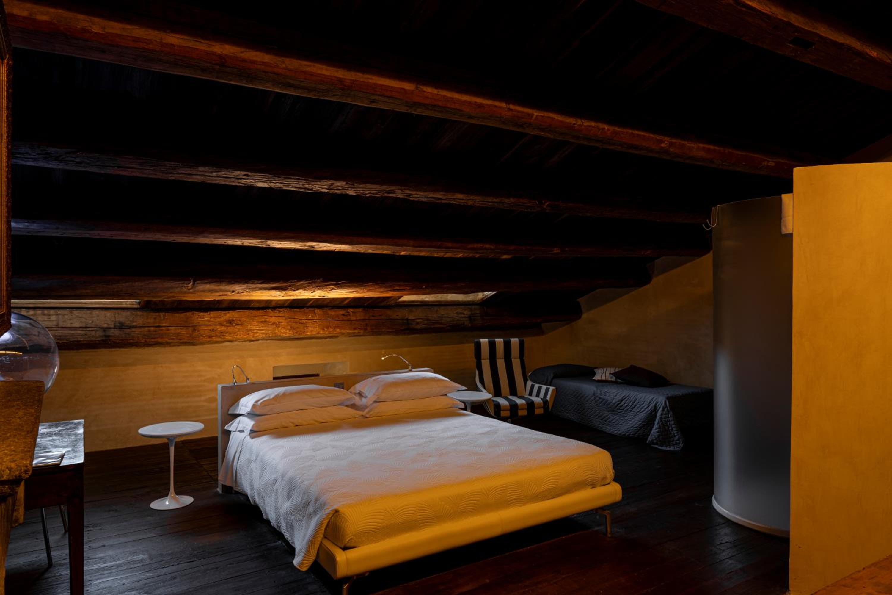 Double Room with Extra Bed - Photo 2