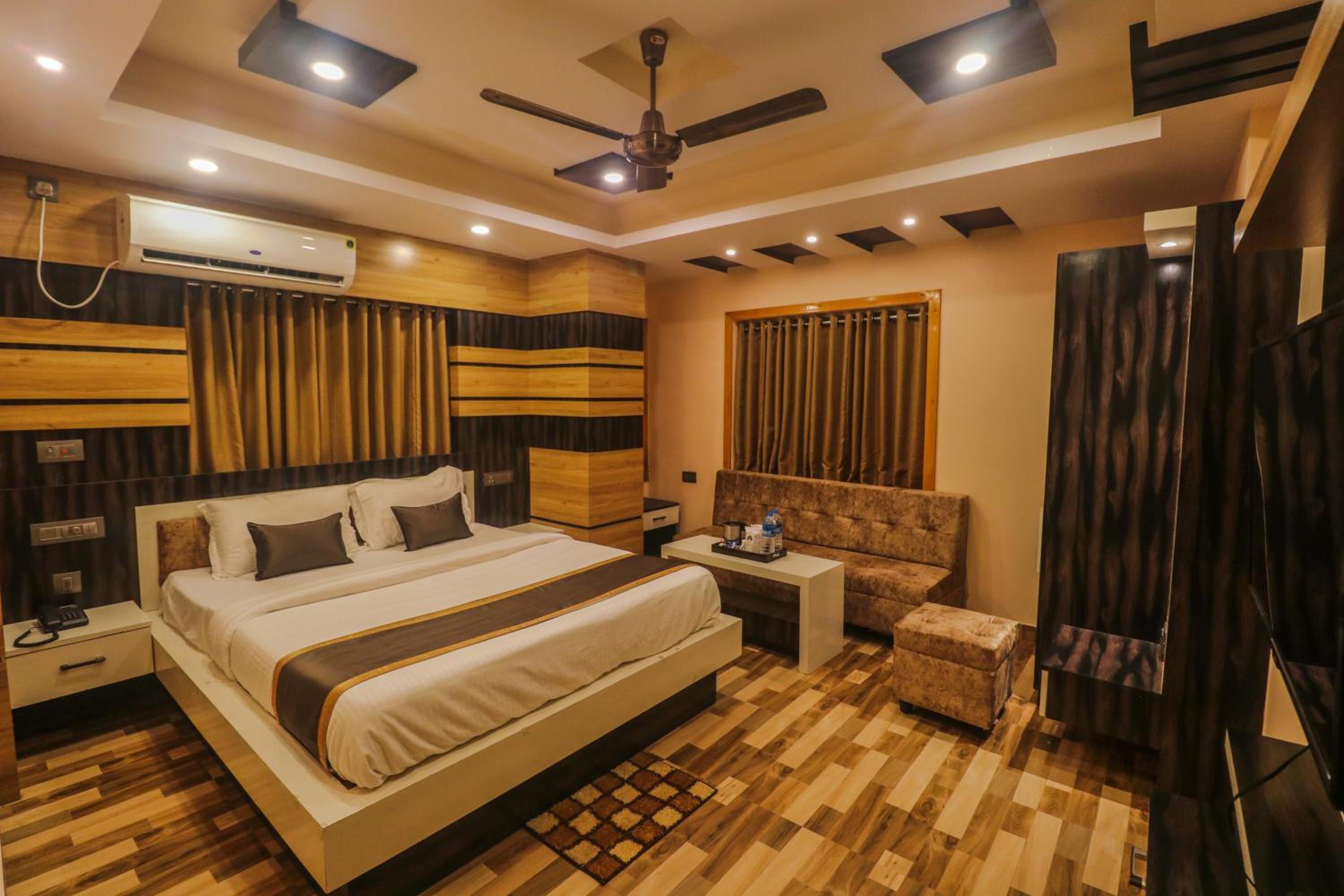Executive Suite - Photo 1