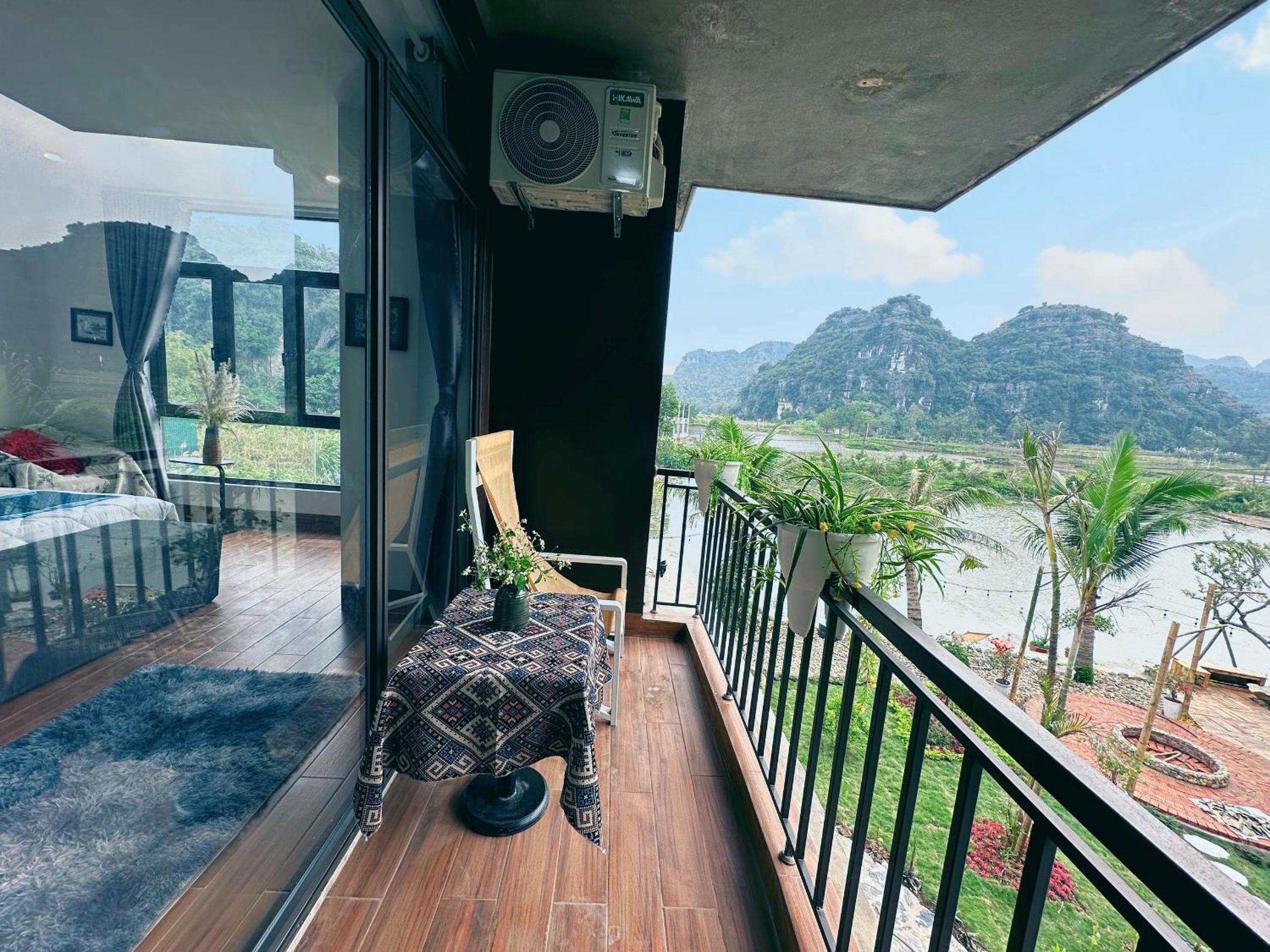Quadruple Room with Balcony - Photo 3