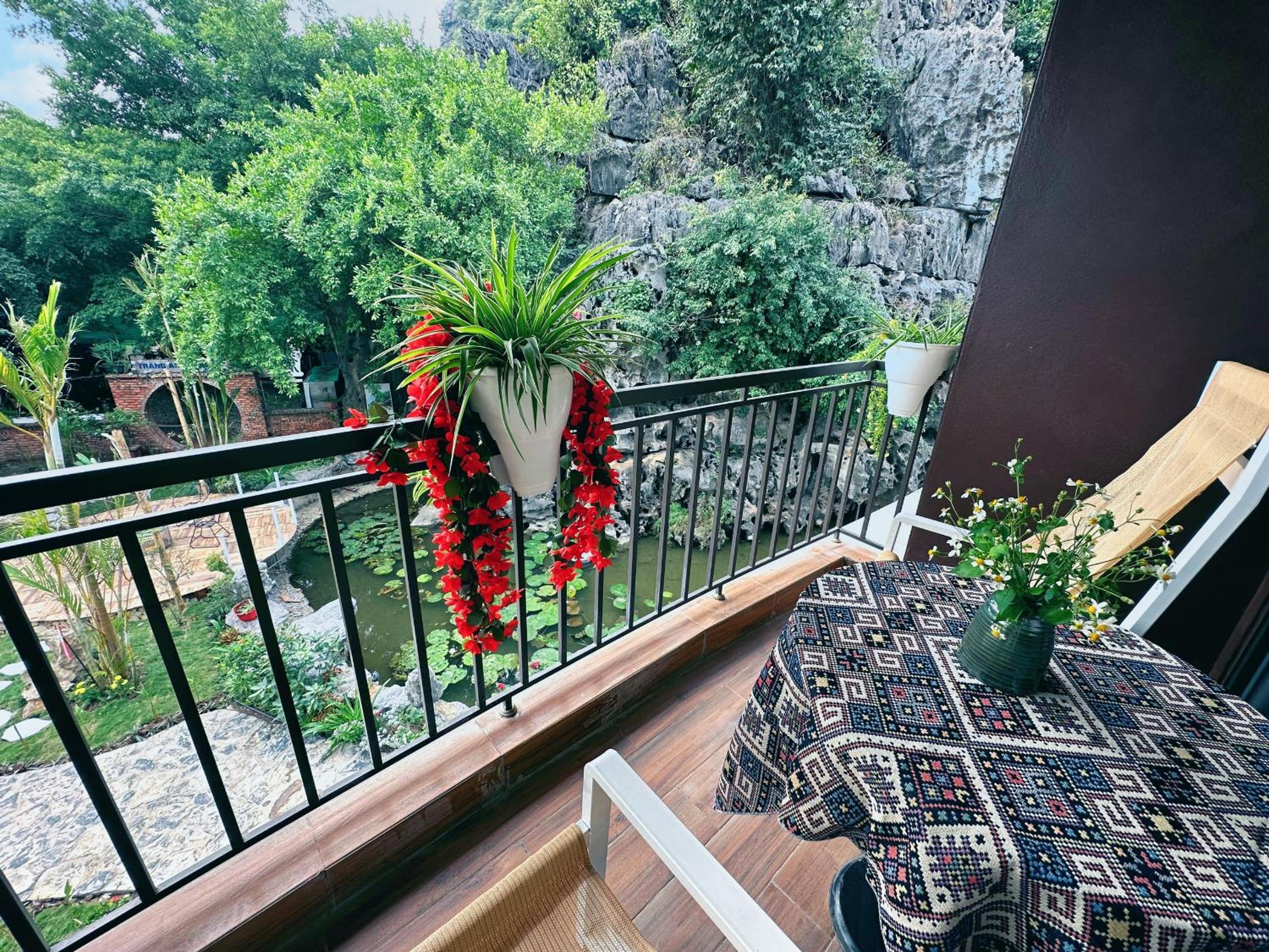 Family Room with Balcony - Photo 7