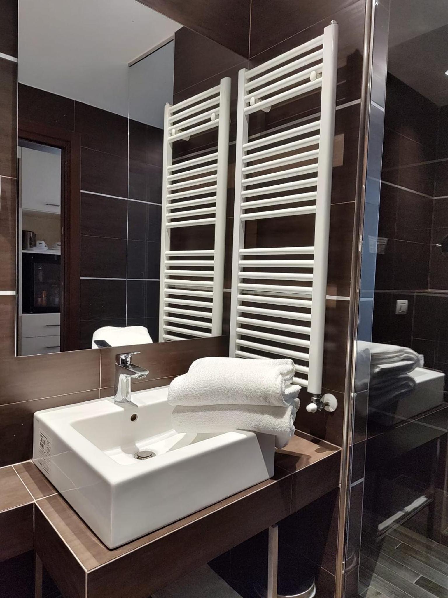 Superior Double Room - Photo 8