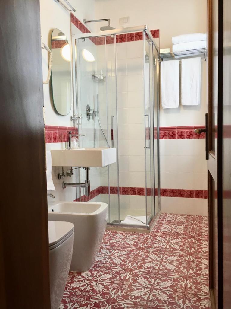 Standard Double  Room - Photo 6