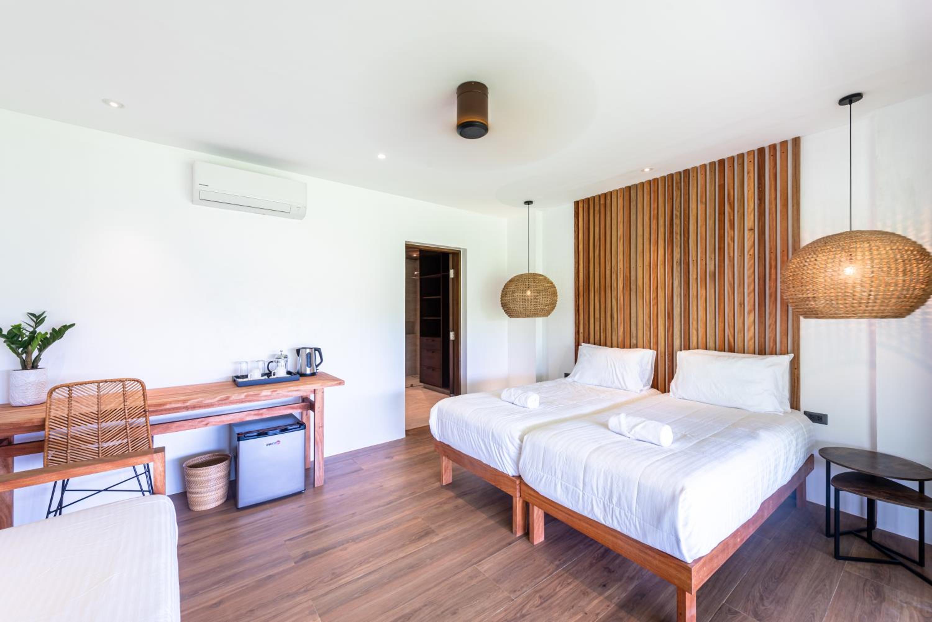 Double or Twin Room with Private Bathroom - Photo 2
